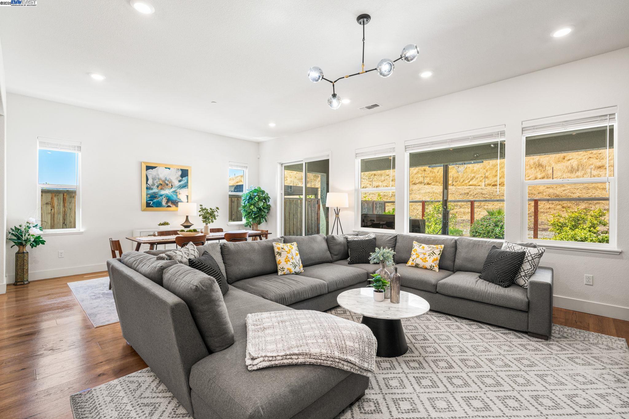 Detail Gallery Image 3 of 54 For 2552 Veneto Ct, San Ramon,  CA 94583 - 4 Beds | 3 Baths