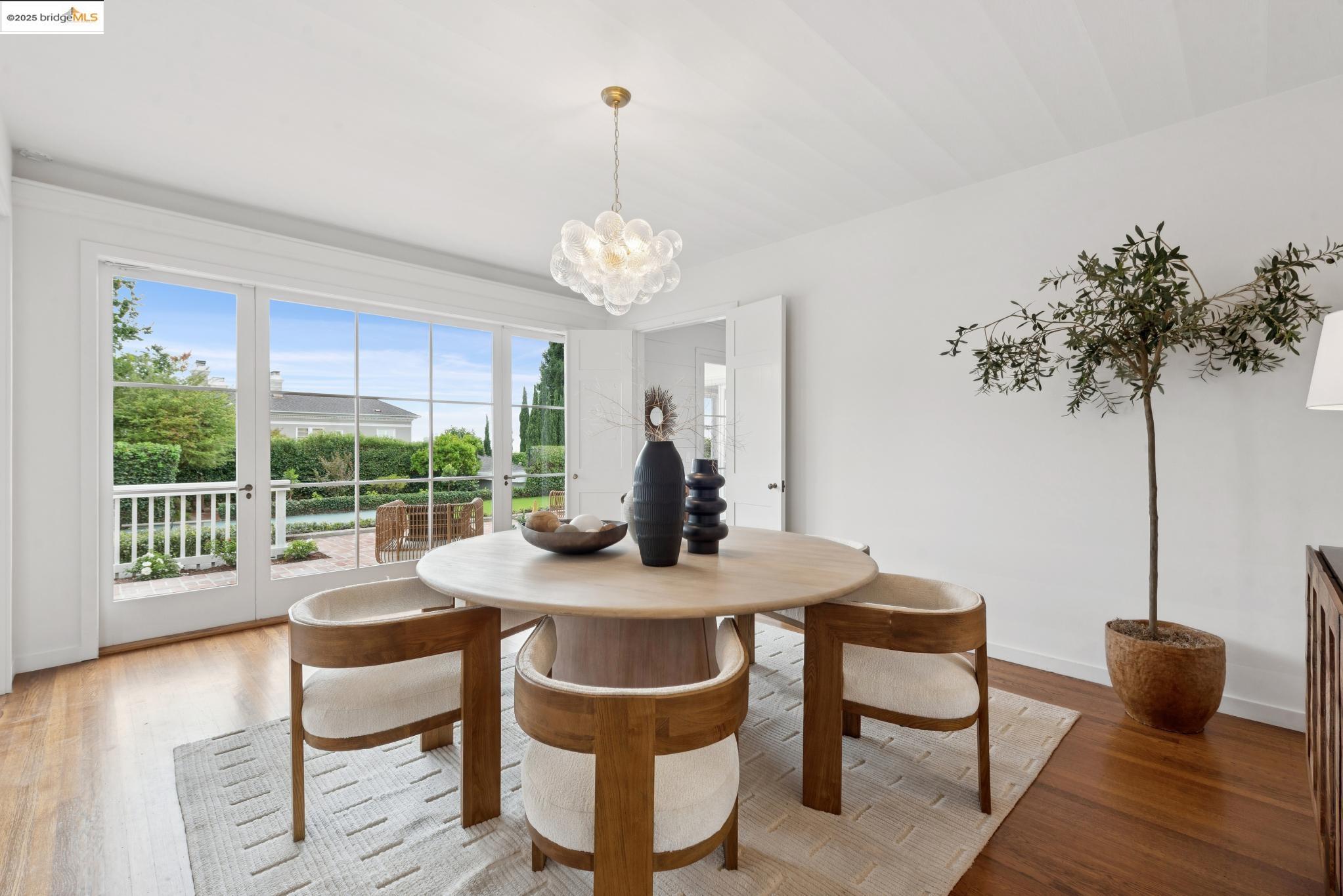 Detail Gallery Image 5 of 56 For 121 Scenic Ave, Piedmont,  CA 94611 - 5 Beds | 4/1 Baths