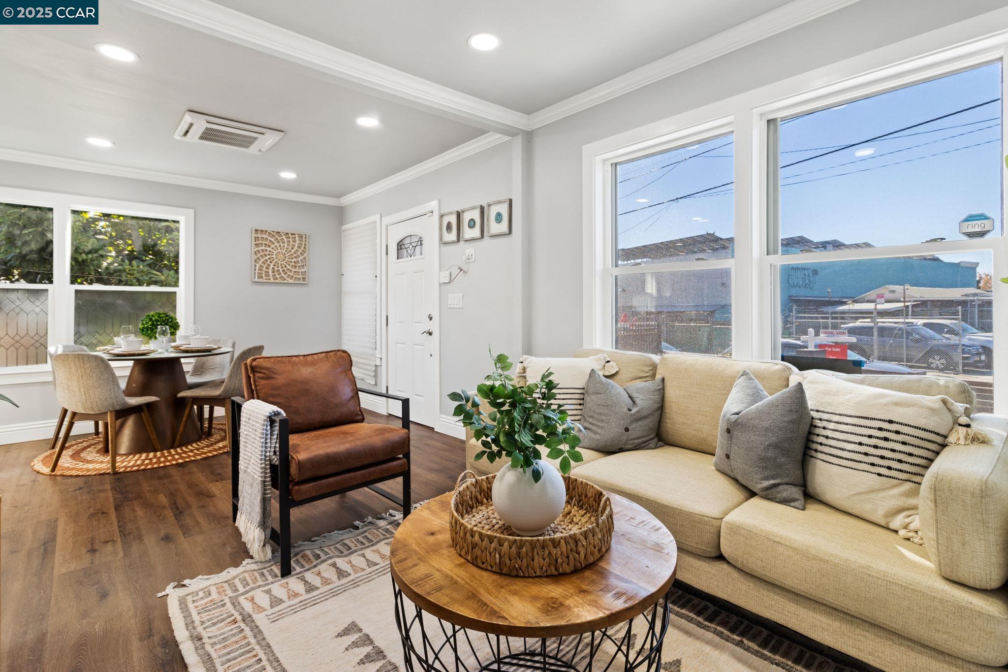 Detail Gallery Image 4 of 28 For 4010 Masterson St, Oakland,  CA 94619 - 2 Beds | 2 Baths