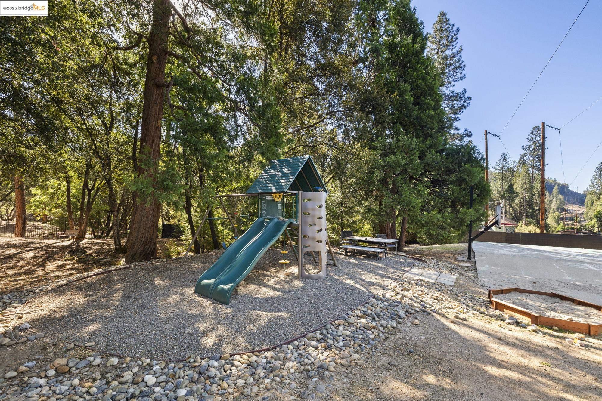 Detail Gallery Image 38 of 46 For 22373 Geraldine Cir, Sonora,  CA 95370 - 4 Beds | 3 Baths