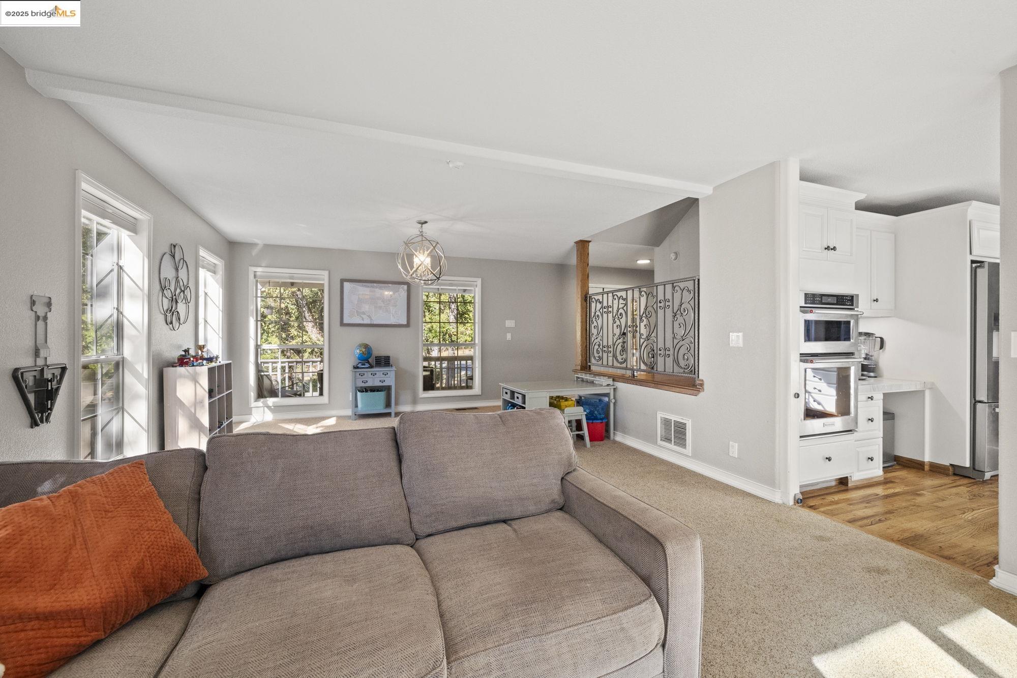 Detail Gallery Image 9 of 46 For 22373 Geraldine Cir, Sonora,  CA 95370 - 4 Beds | 3 Baths