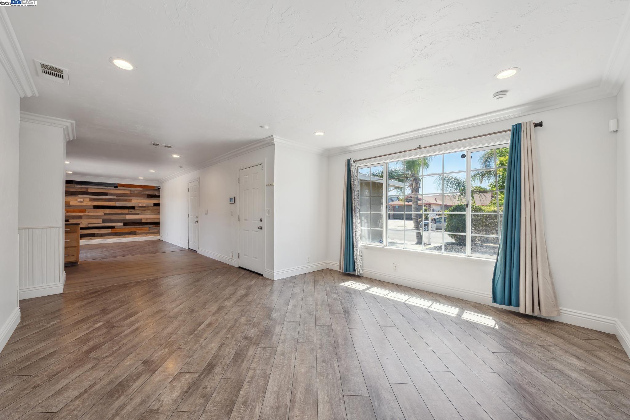 Detail Gallery Image 4 of 24 For 148 Spinnaker Way, Pittsburg,  CA 94565 - 3 Beds | 1/1 Baths