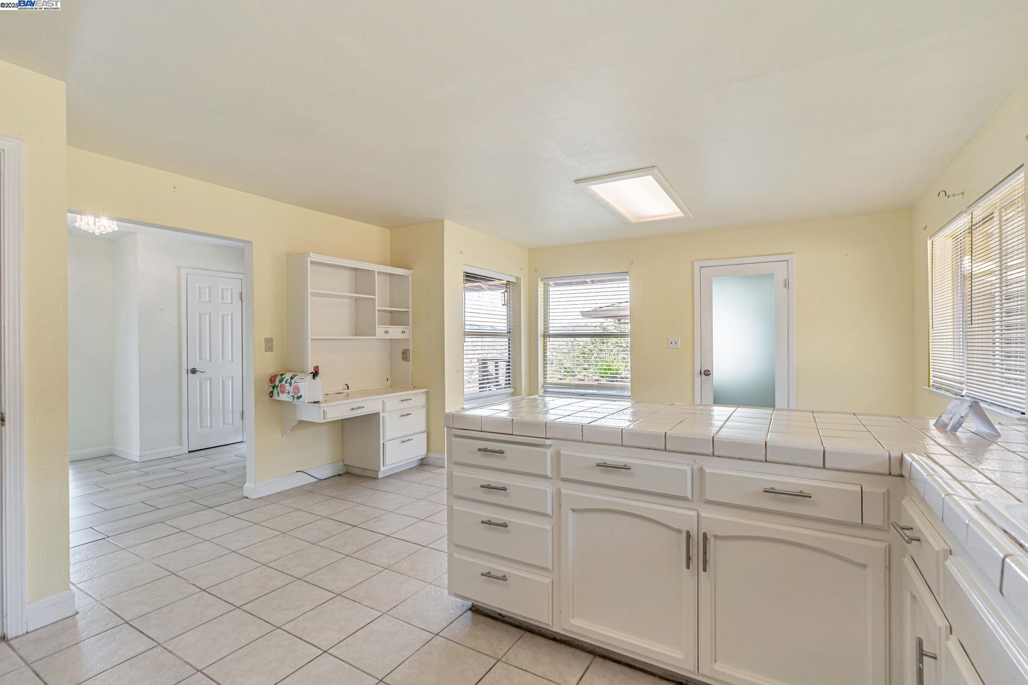 Detail Gallery Image 18 of 50 For 90 Robinhood Dr, Novato,  CA 94945 - 3 Beds | 2/1 Baths