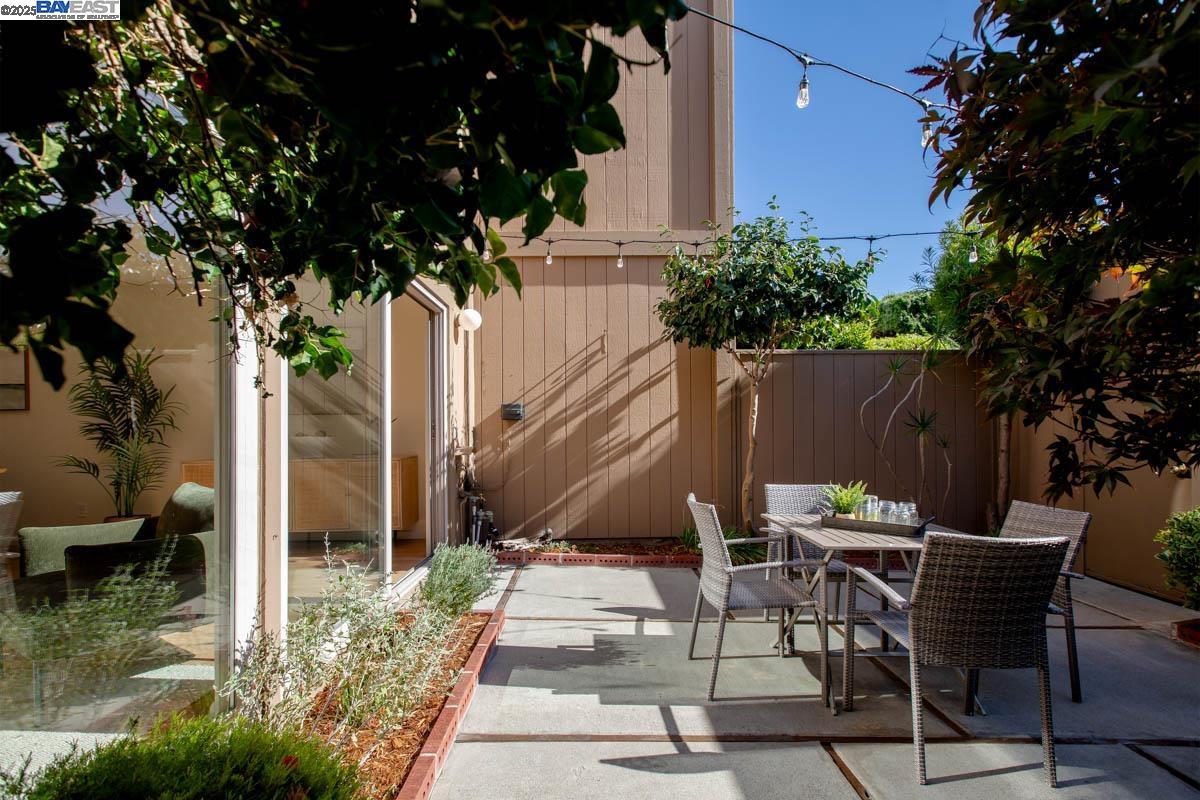 Detail Gallery Image 11 of 60 For 3308 Fir Ave, Alameda,  CA 94502 - 2 Beds | 1/1 Baths