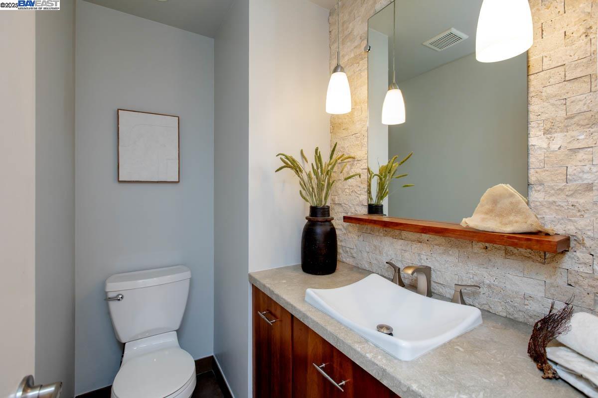 Detail Gallery Image 25 of 60 For 3308 Fir Ave, Alameda,  CA 94502 - 2 Beds | 1/1 Baths