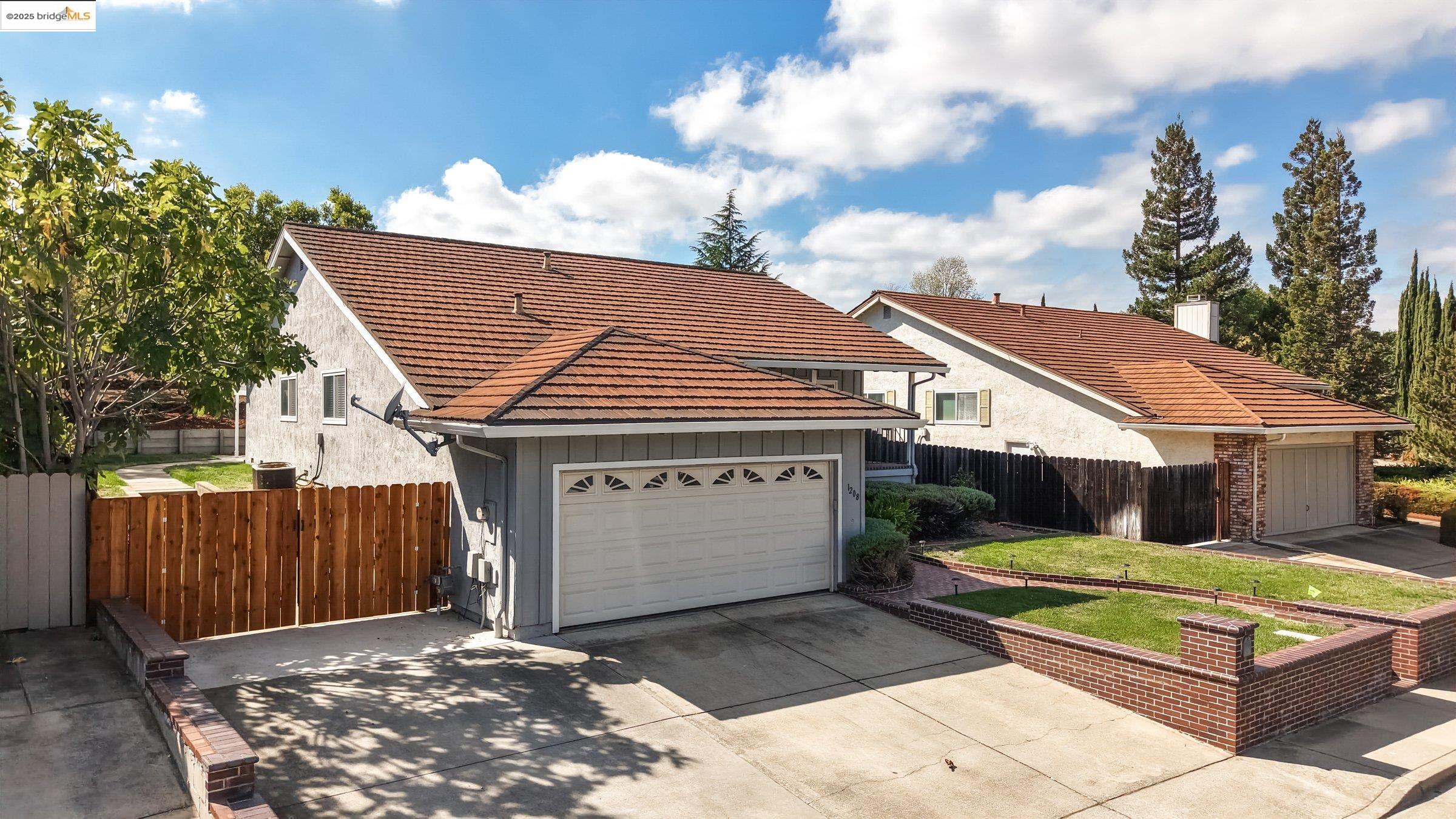 Detail Gallery Image 2 of 40 For 1208 Pinecrest Dr, Concord,  CA 94521 - 3 Beds | 2 Baths