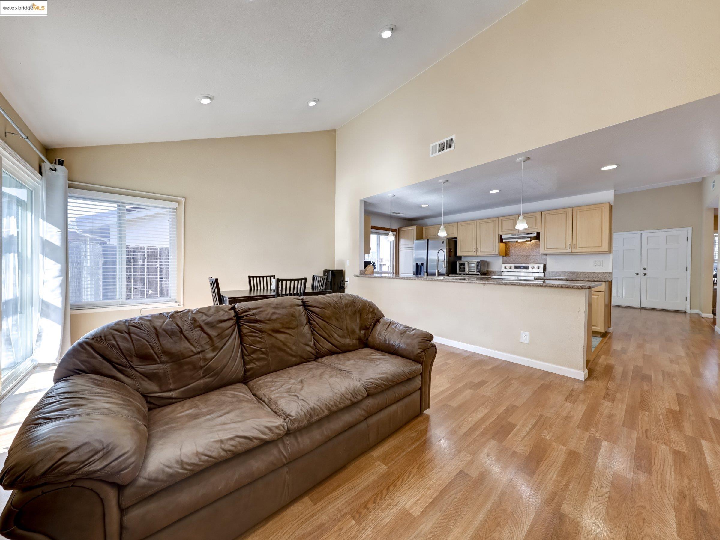 Detail Gallery Image 16 of 40 For 1208 Pinecrest Dr, Concord,  CA 94521 - 3 Beds | 2 Baths