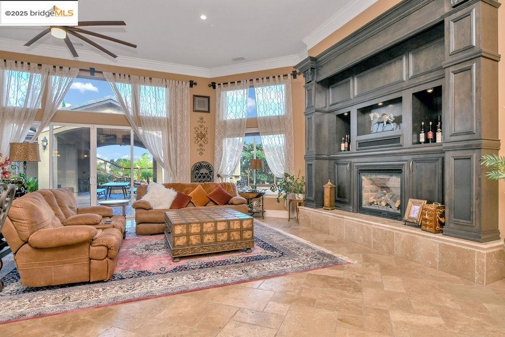 Detail Gallery Image 16 of 56 For 245 Rolling Sage Cir, Vacaville,  CA 95688 - 5 Beds | 4/1 Baths