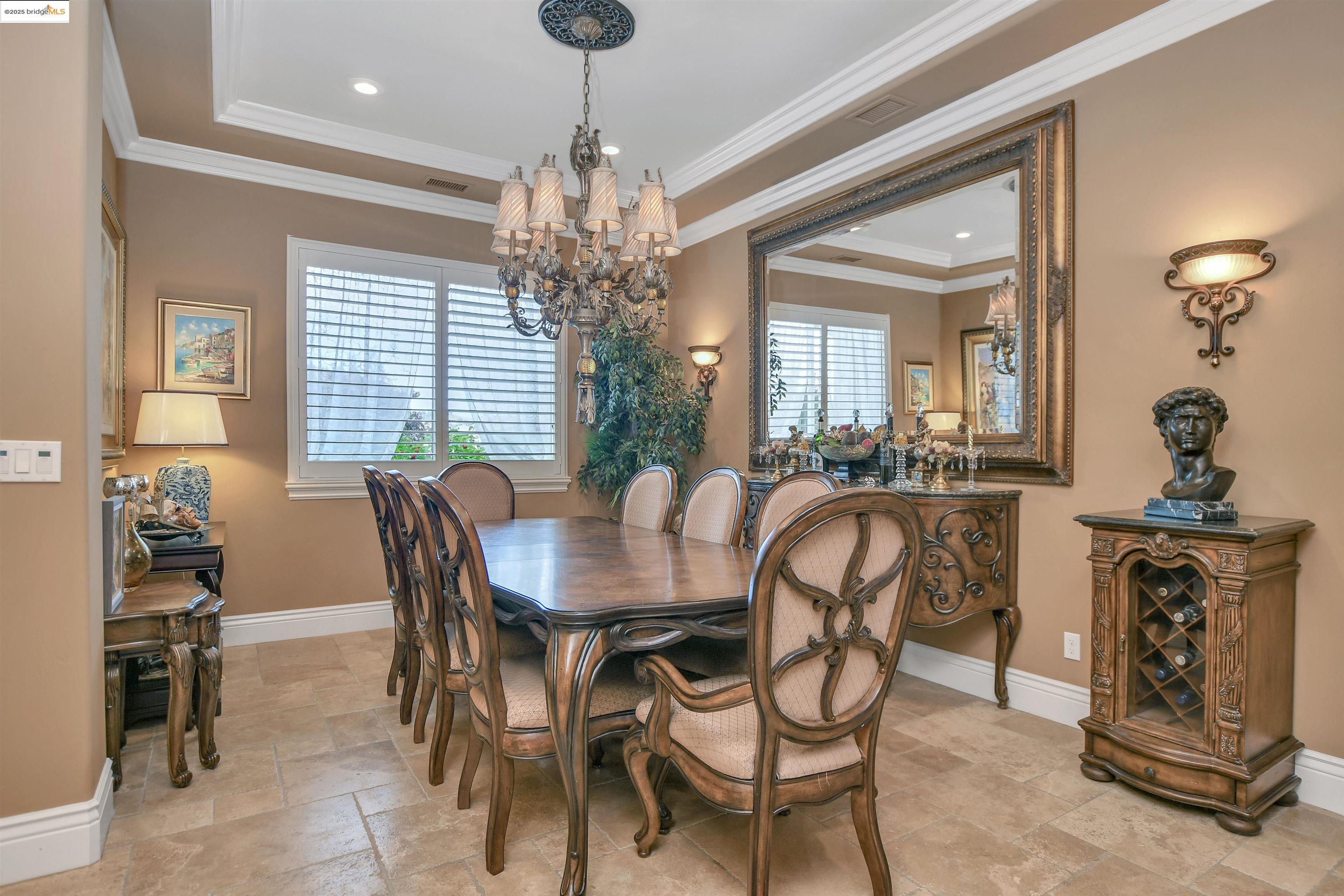 Detail Gallery Image 7 of 56 For 245 Rolling Sage Cir, Vacaville,  CA 95688 - 5 Beds | 4/1 Baths
