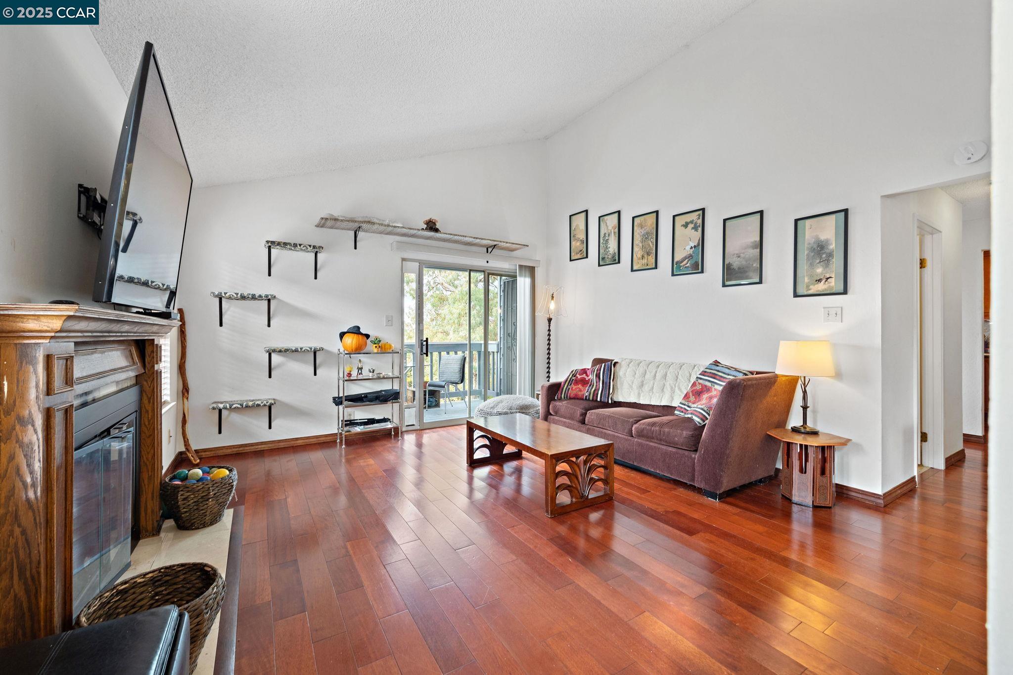 Detail Gallery Image 3 of 44 For 624 Primrose Ter, Pinole,  CA 94564 - 3 Beds | 2/1 Baths