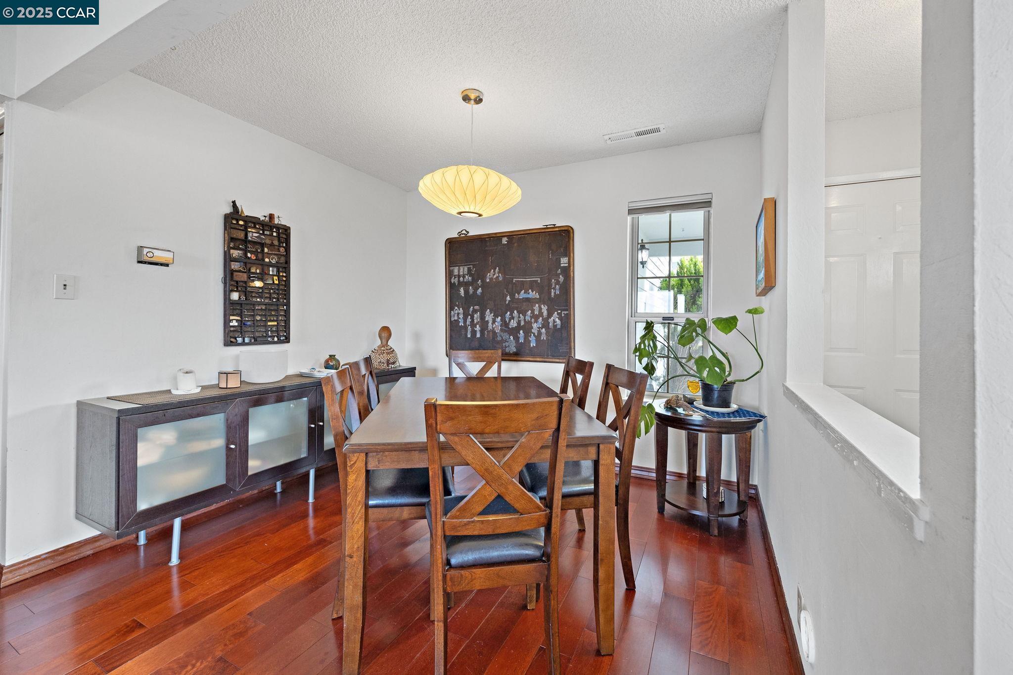 Detail Gallery Image 5 of 44 For 624 Primrose Ter, Pinole,  CA 94564 - 3 Beds | 2/1 Baths