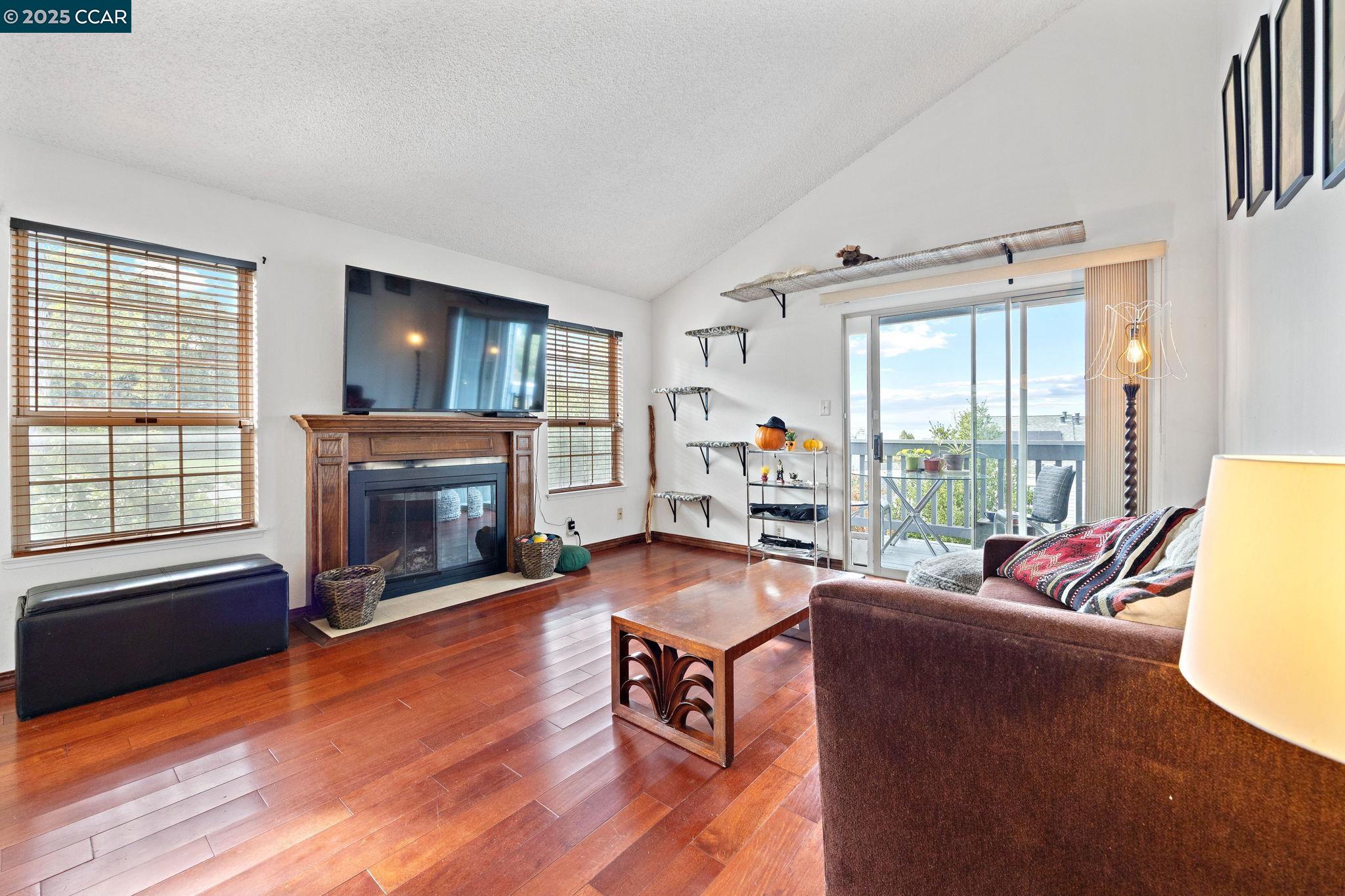 Detail Gallery Image 7 of 44 For 624 Primrose Ter, Pinole,  CA 94564 - 3 Beds | 2/1 Baths