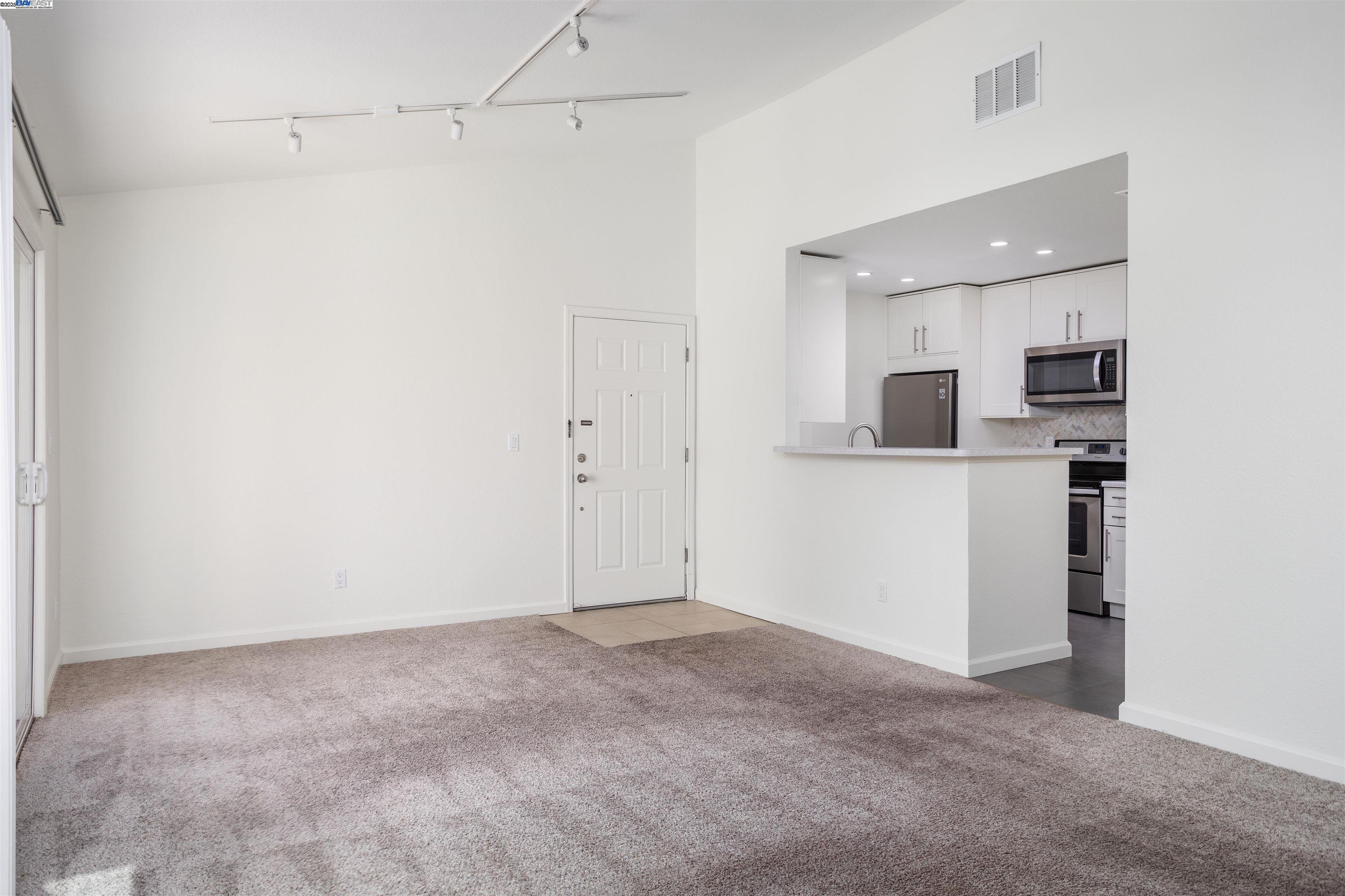 Detail Gallery Image 3 of 32 For 140 Reflections Dr #24,  San Ramon,  CA 94583 - 1 Beds | 1 Baths