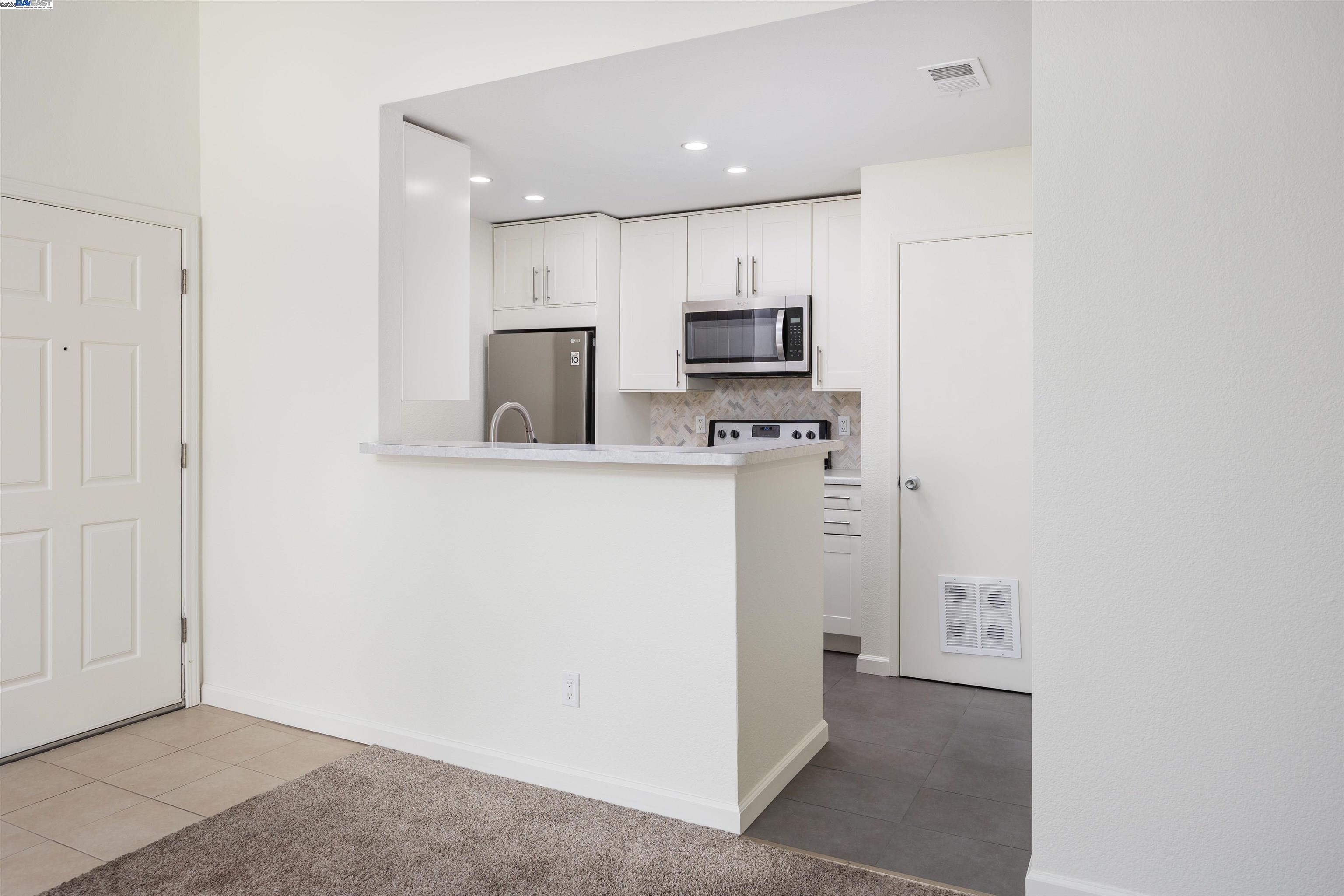 Detail Gallery Image 4 of 32 For 140 Reflections Dr #24,  San Ramon,  CA 94583 - 1 Beds | 1 Baths