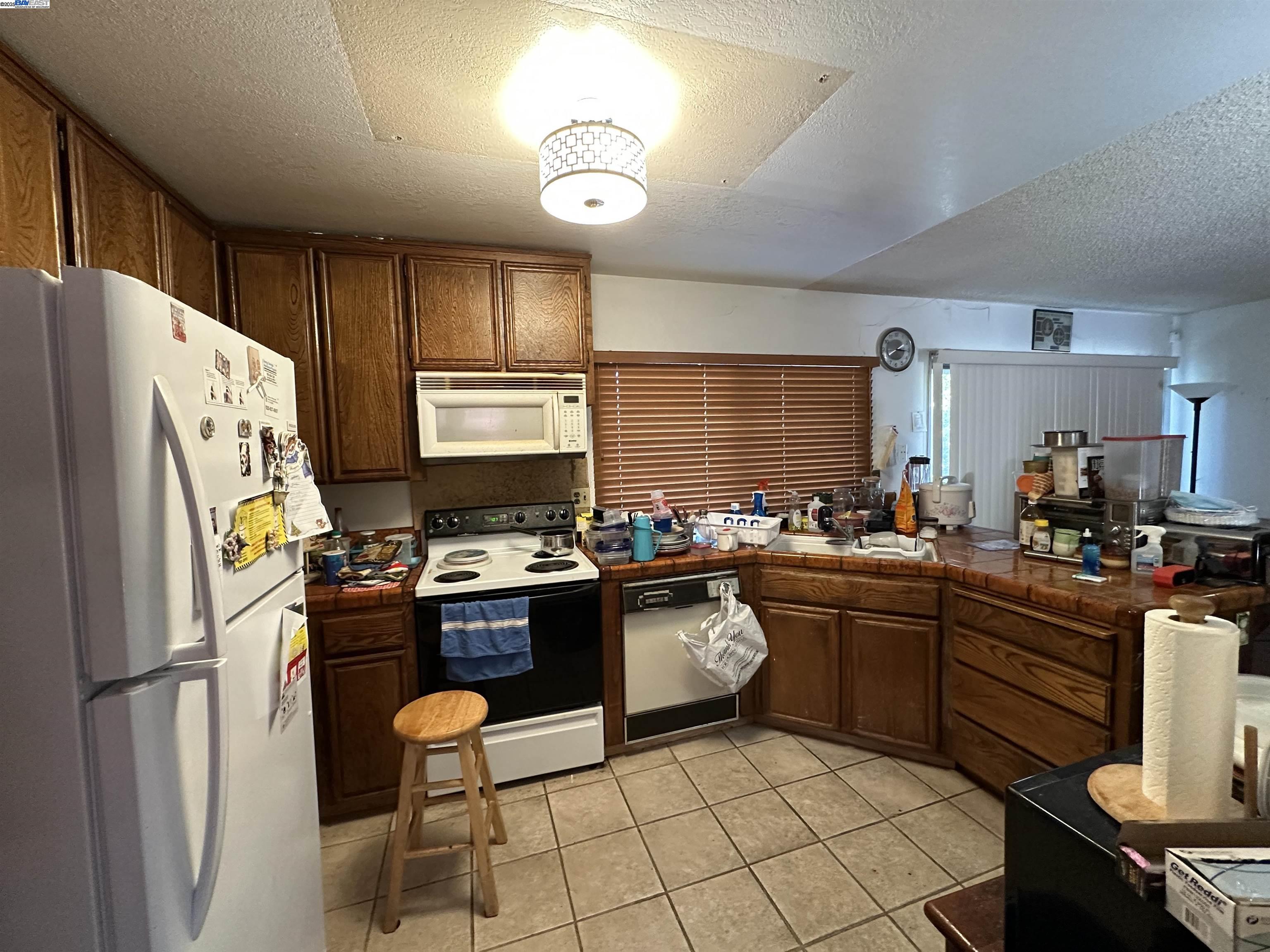 Detail Gallery Image 2 of 16 For 1988 Calaveras Dr, Pittsburg,  CA 94565-0000 - 4 Beds | 2 Baths