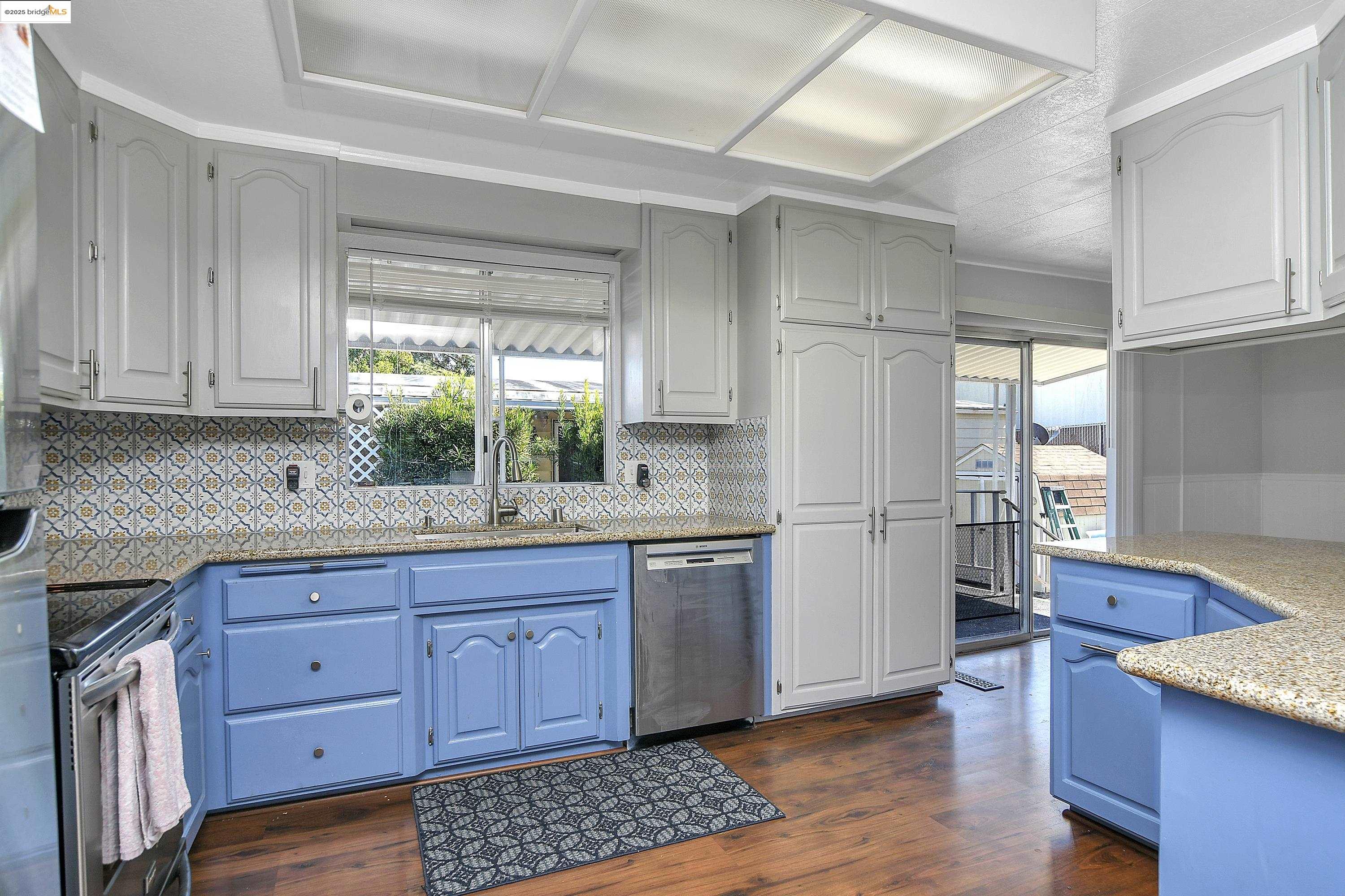 Detail Gallery Image 14 of 39 For 232 Queens Way, Pittsburg,  CA 94565 - 2 Beds | 2 Baths