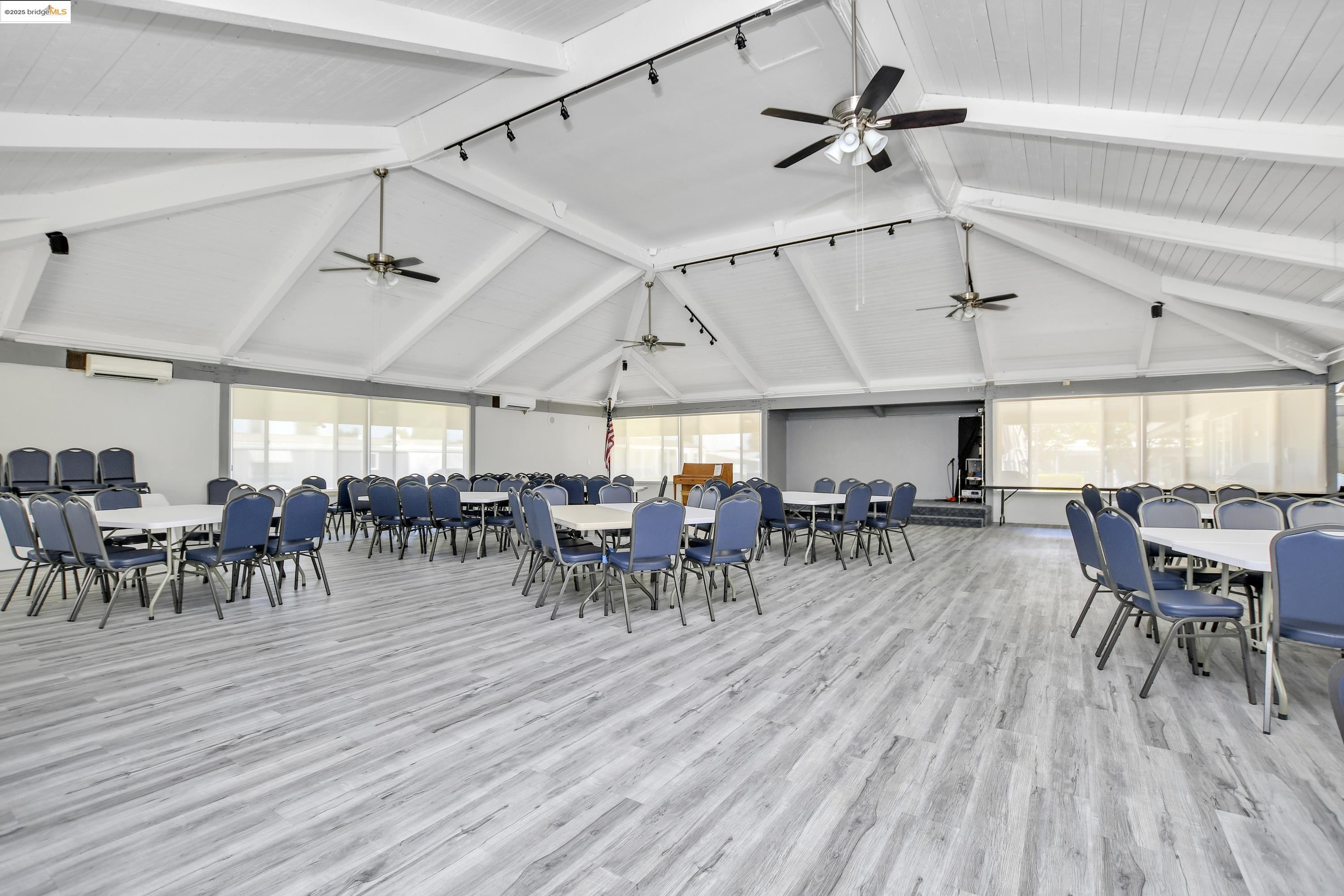 Detail Gallery Image 36 of 39 For 232 Queens Way, Pittsburg,  CA 94565 - 2 Beds | 2 Baths