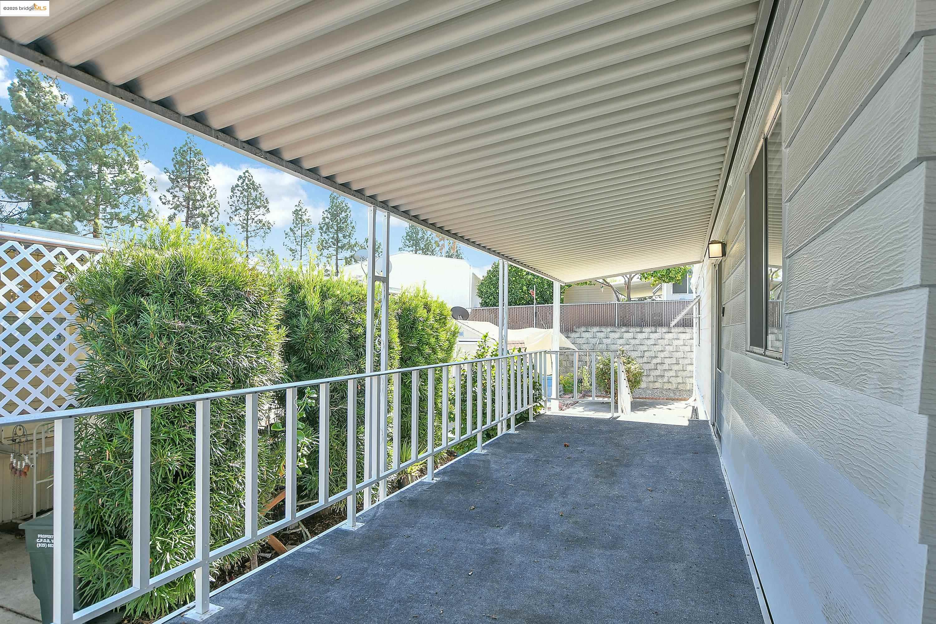 Detail Gallery Image 7 of 39 For 232 Queens Way, Pittsburg,  CA 94565 - 2 Beds | 2 Baths