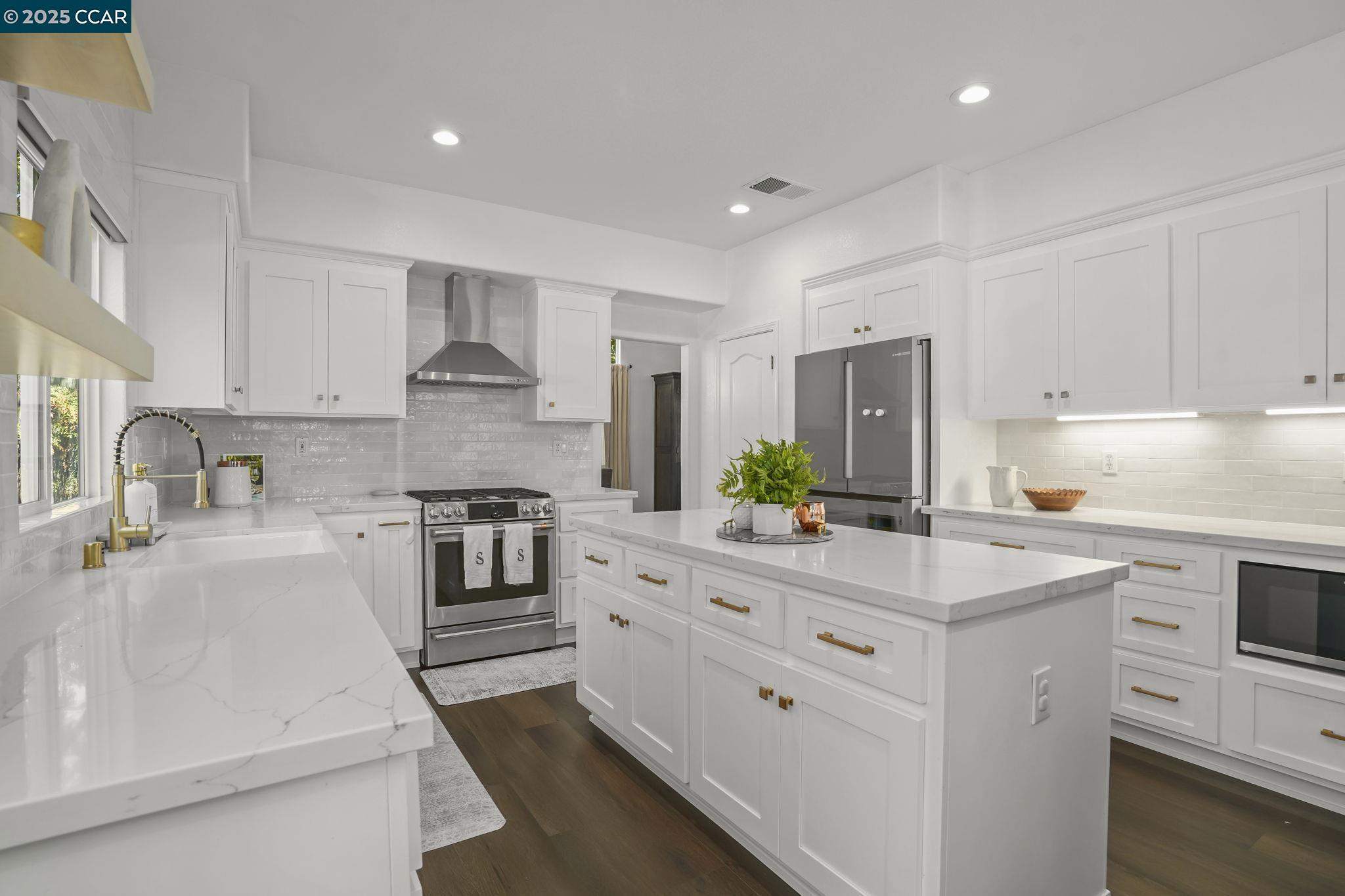 Detail Gallery Image 8 of 33 For 1437 Janet Ln, Concord,  CA 94521 - 4 Beds | 2/1 Baths