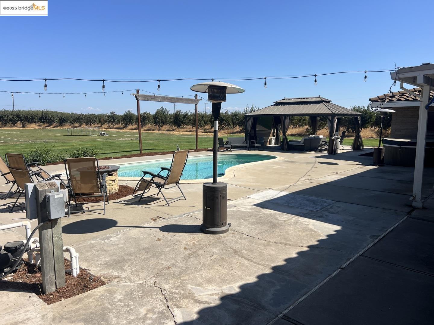 Detail Gallery Image 6 of 34 For 12225 Lone Oak Rd, Waterford,  CA 95386 - 4 Beds | 2 Baths