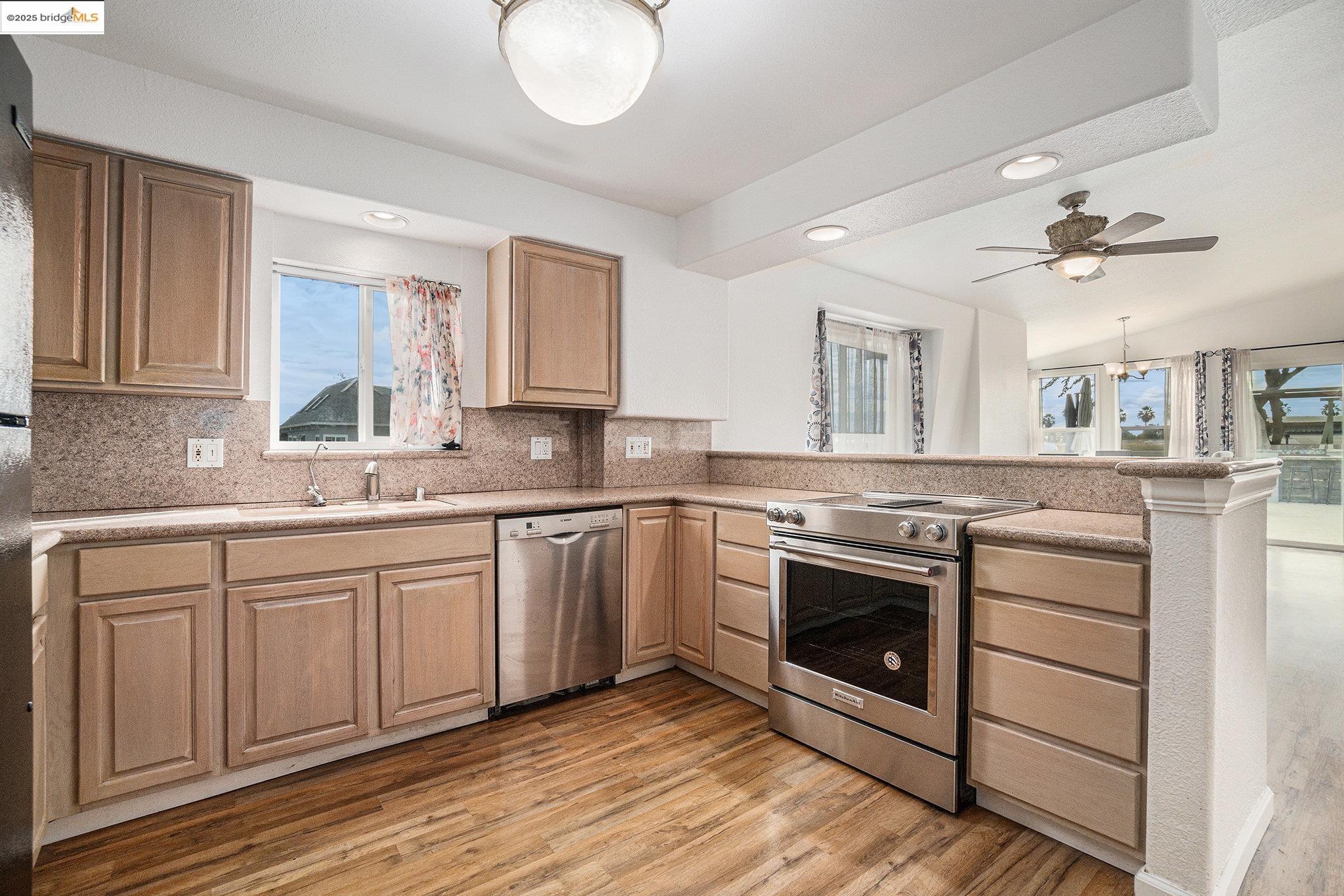 Detail Gallery Image 6 of 39 For 2878 Taylor Rd, Bethel Island,  CA 94511 - 2 Beds | 3 Baths