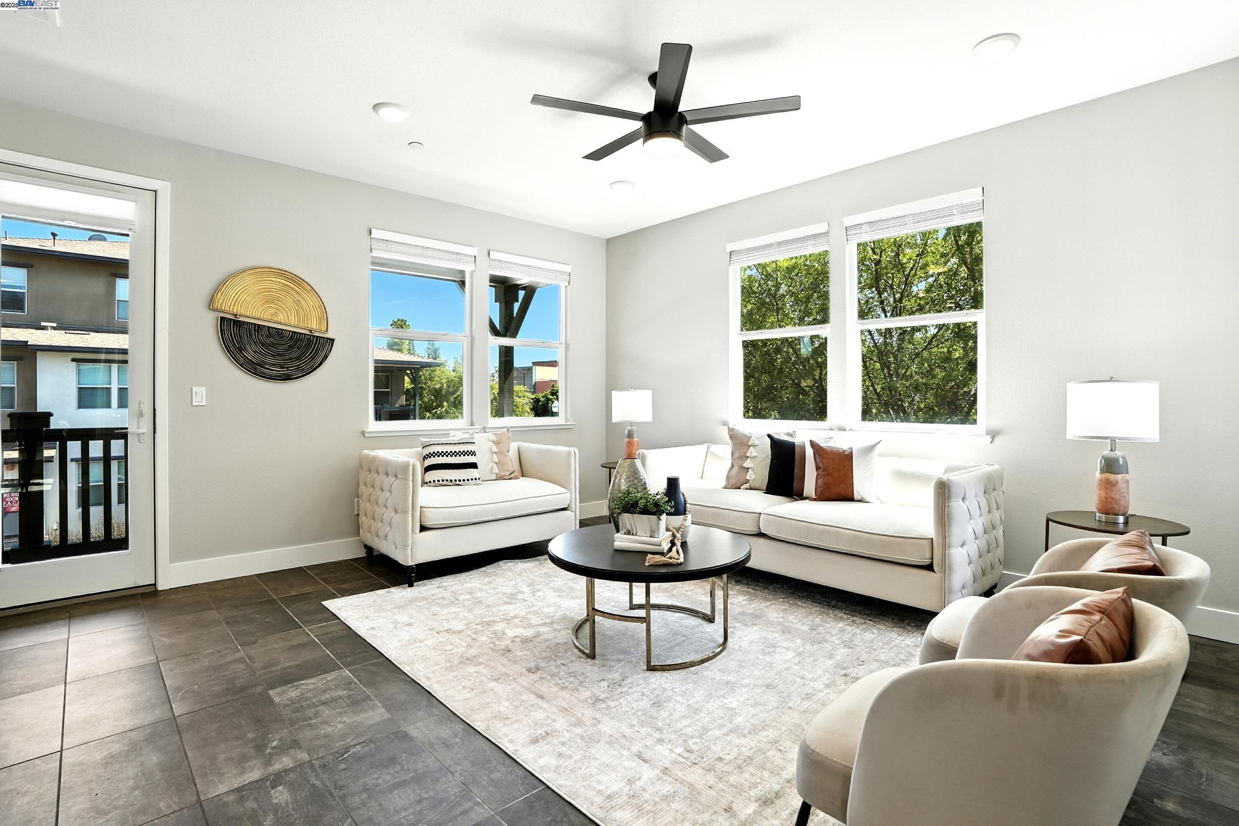 Detail Gallery Image 13 of 36 For 477 Mitchell Ave, Alameda,  CA 94501 - 3 Beds | 2/1 Baths