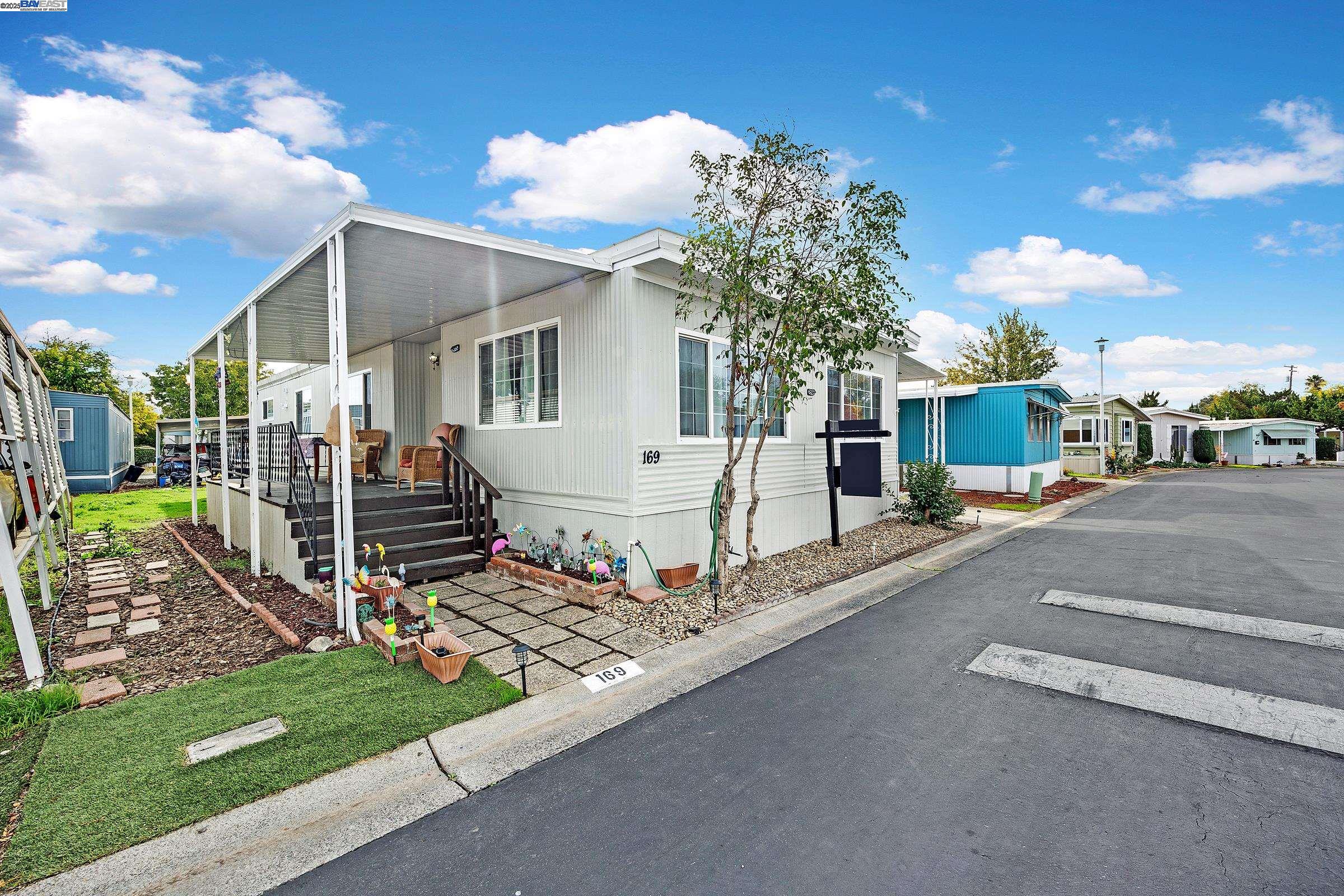 Detail Gallery Image 2 of 52 For 5040 Jackson St. #169,  –,  CA 95660 - 3 Beds | 2 Baths