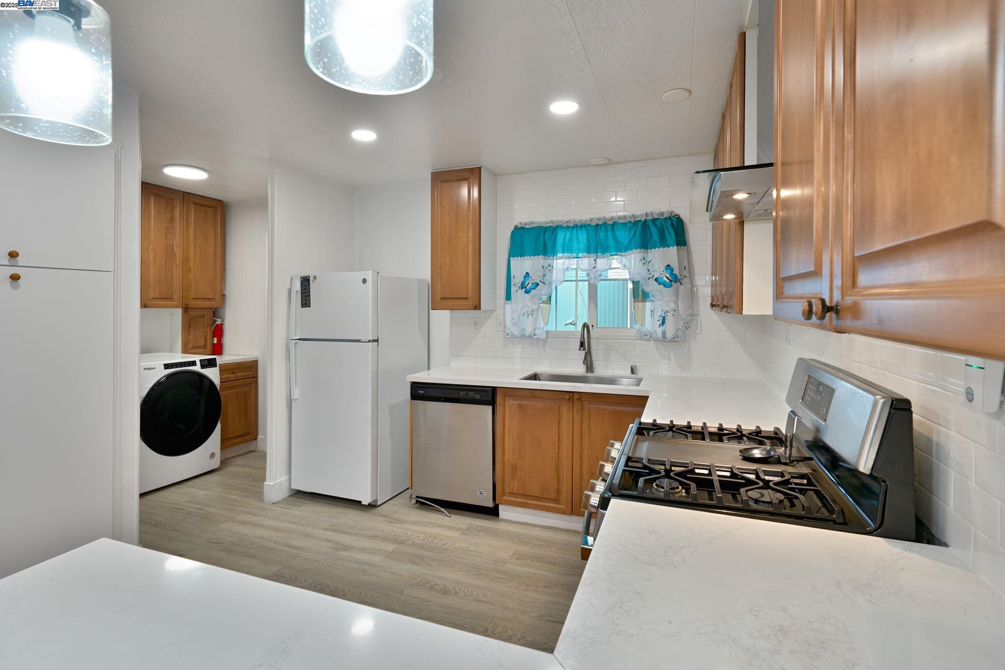 Detail Gallery Image 11 of 52 For 5040 Jackson St. #169,  –,  CA 95660 - 3 Beds | 2 Baths