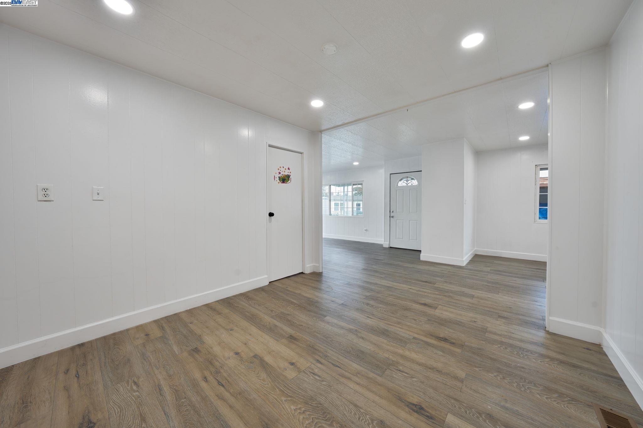 Detail Gallery Image 5 of 52 For 5040 Jackson St. #169,  –,  CA 95660 - 3 Beds | 2 Baths