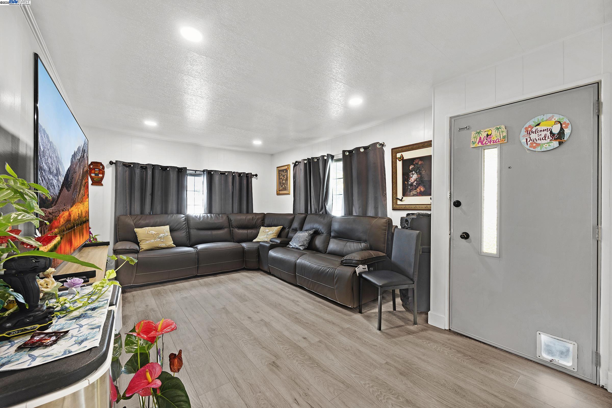 Detail Gallery Image 7 of 52 For 5040 Jackson St. #169,  –,  CA 95660 - 3 Beds | 2 Baths