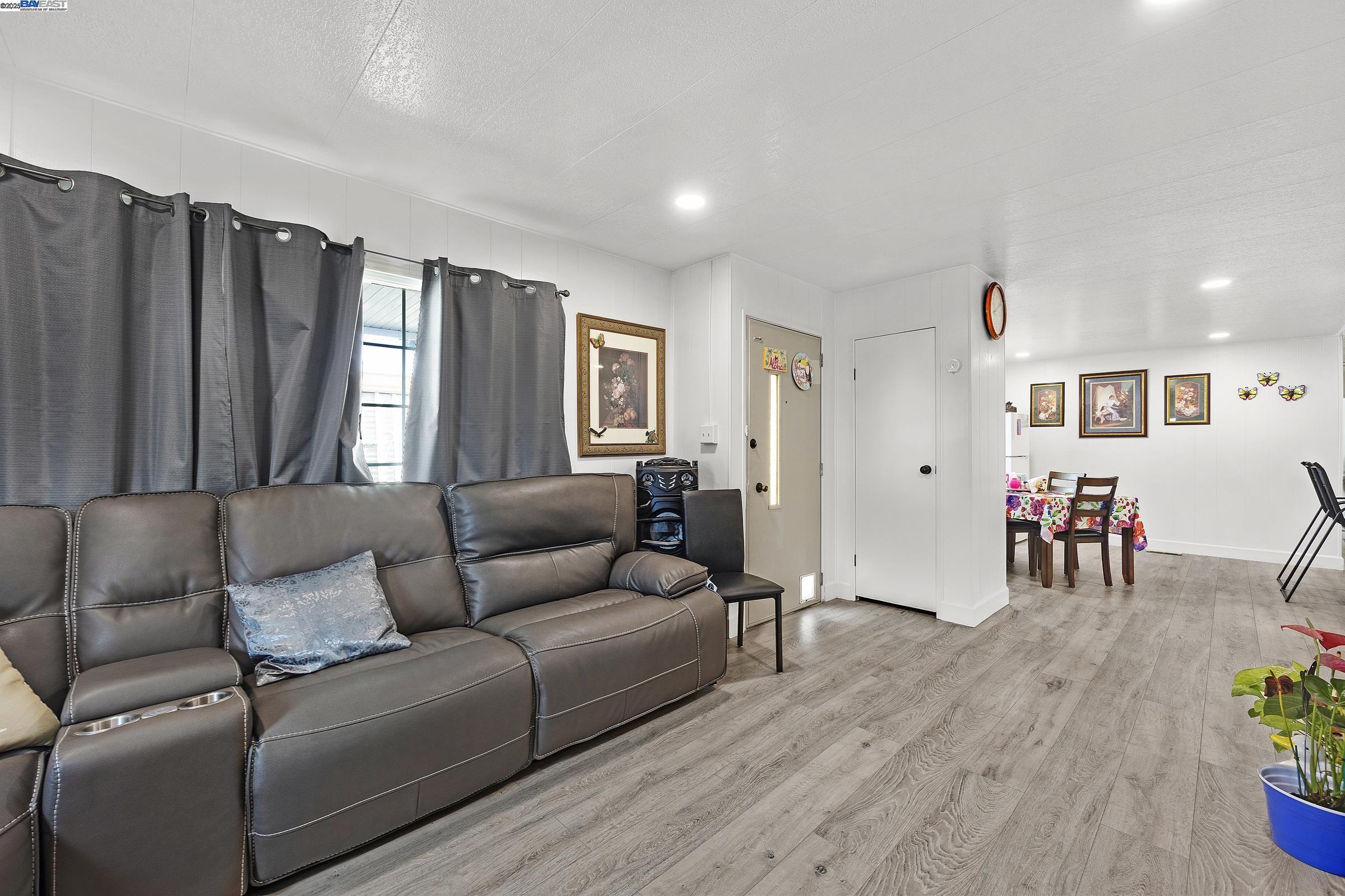 Detail Gallery Image 8 of 52 For 5040 Jackson St. #169,  –,  CA 95660 - 3 Beds | 2 Baths