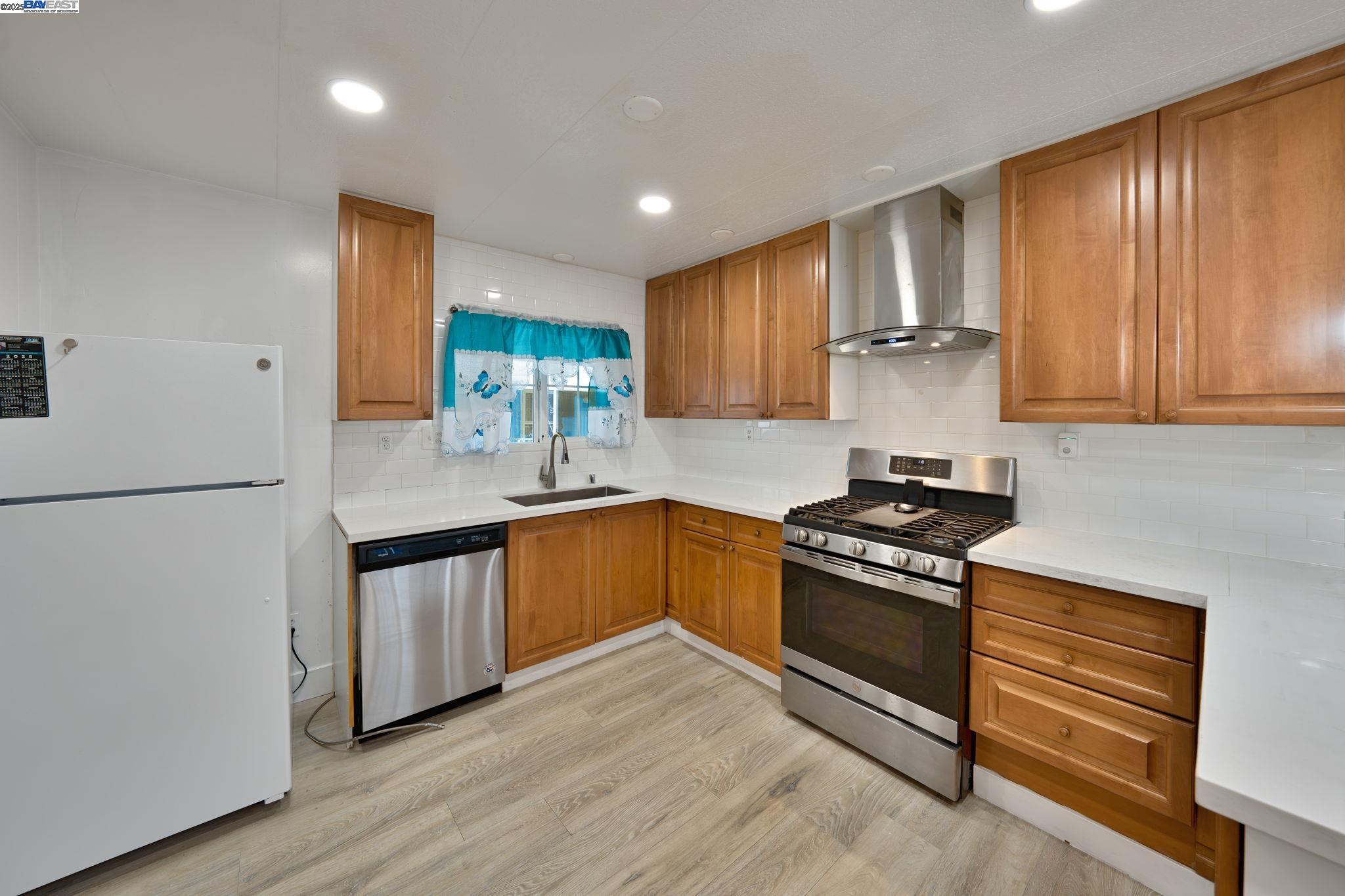 Detail Gallery Image 9 of 52 For 5040 Jackson St. #169,  –,  CA 95660 - 3 Beds | 2 Baths