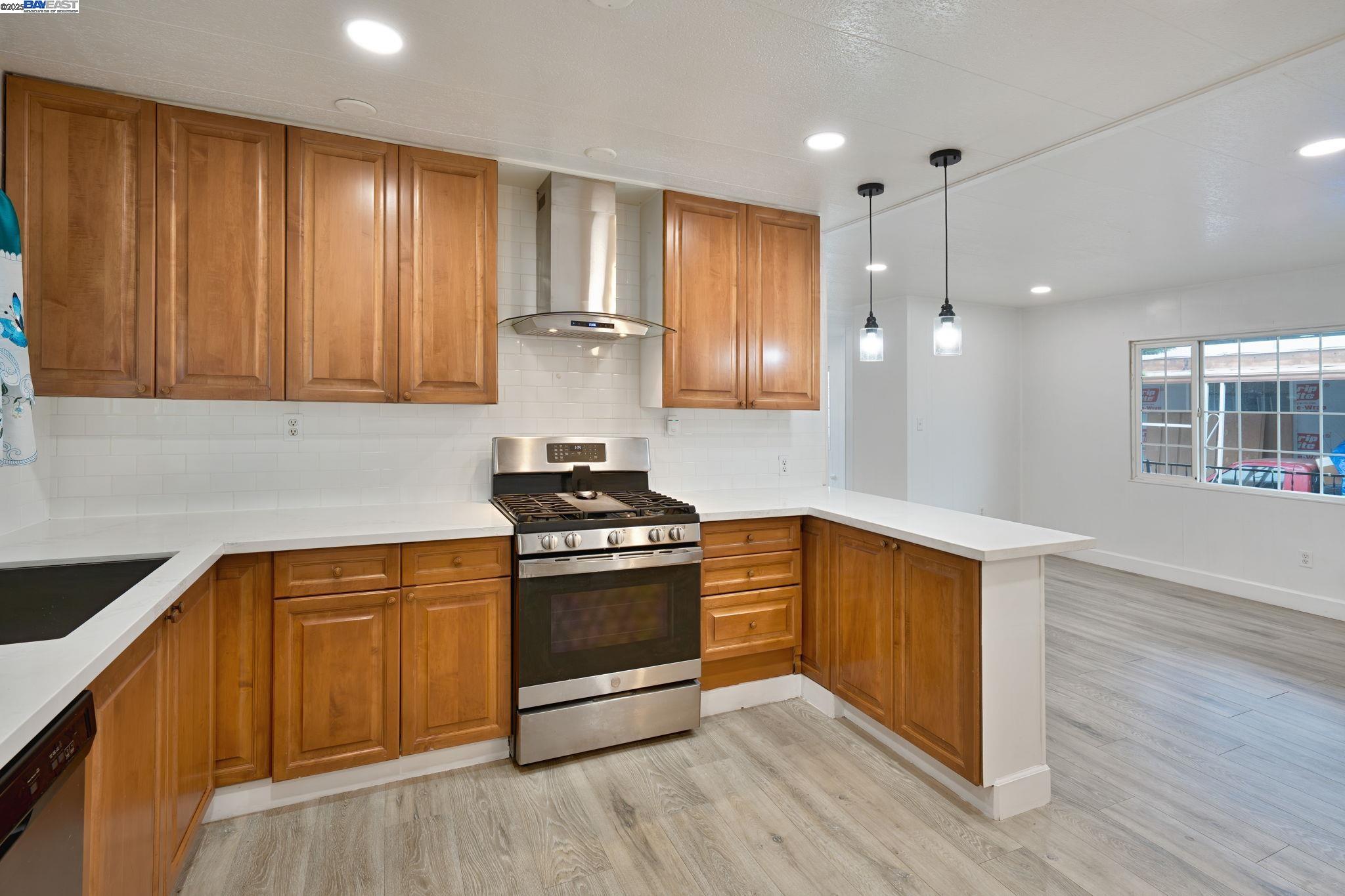Detail Gallery Image 10 of 52 For 5040 Jackson St. #169,  –,  CA 95660 - 3 Beds | 2 Baths