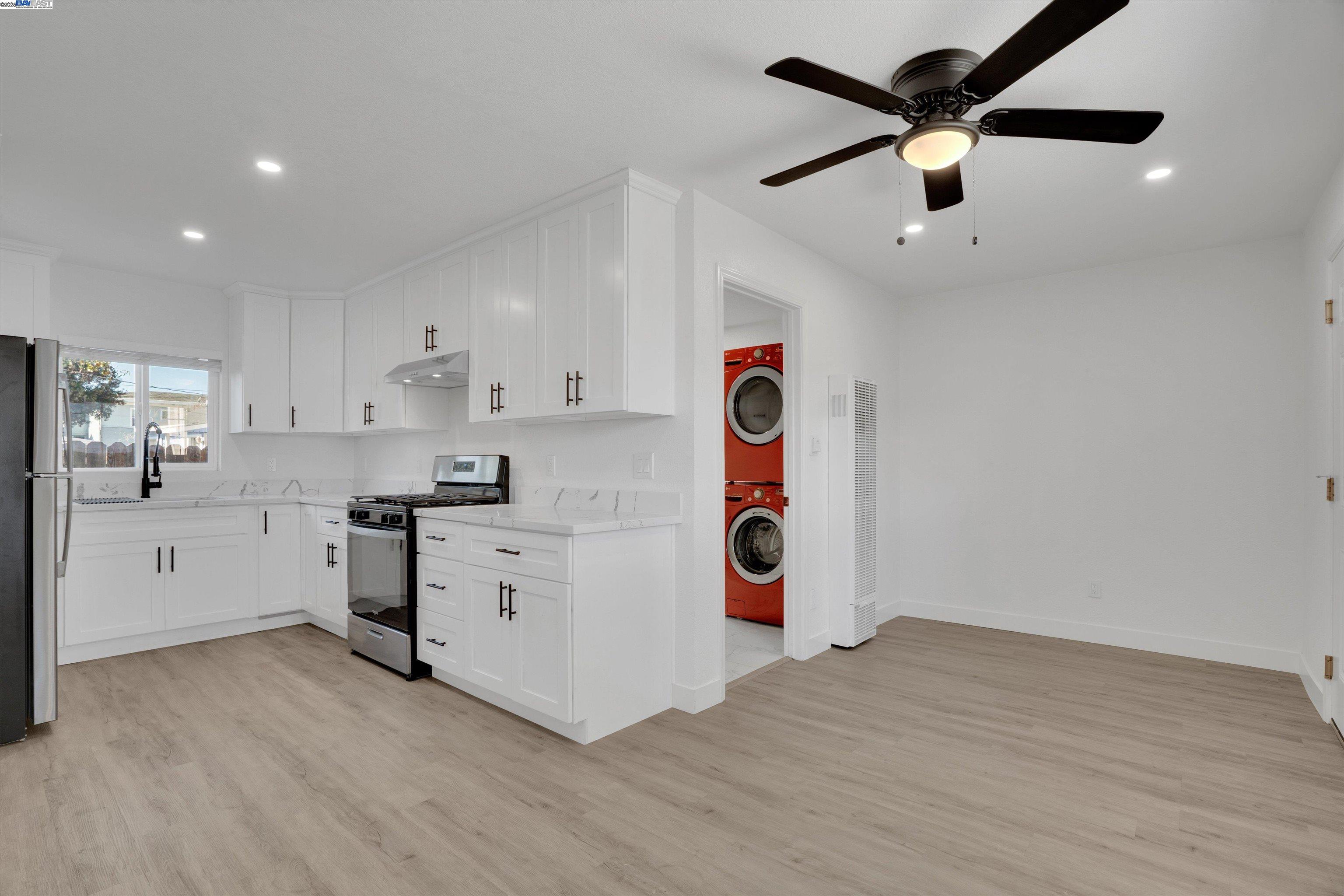 Detail Gallery Image 3 of 30 For 60 Railroad Ave, Rodeo,  CA 94572 - 5 Beds | 2 Baths