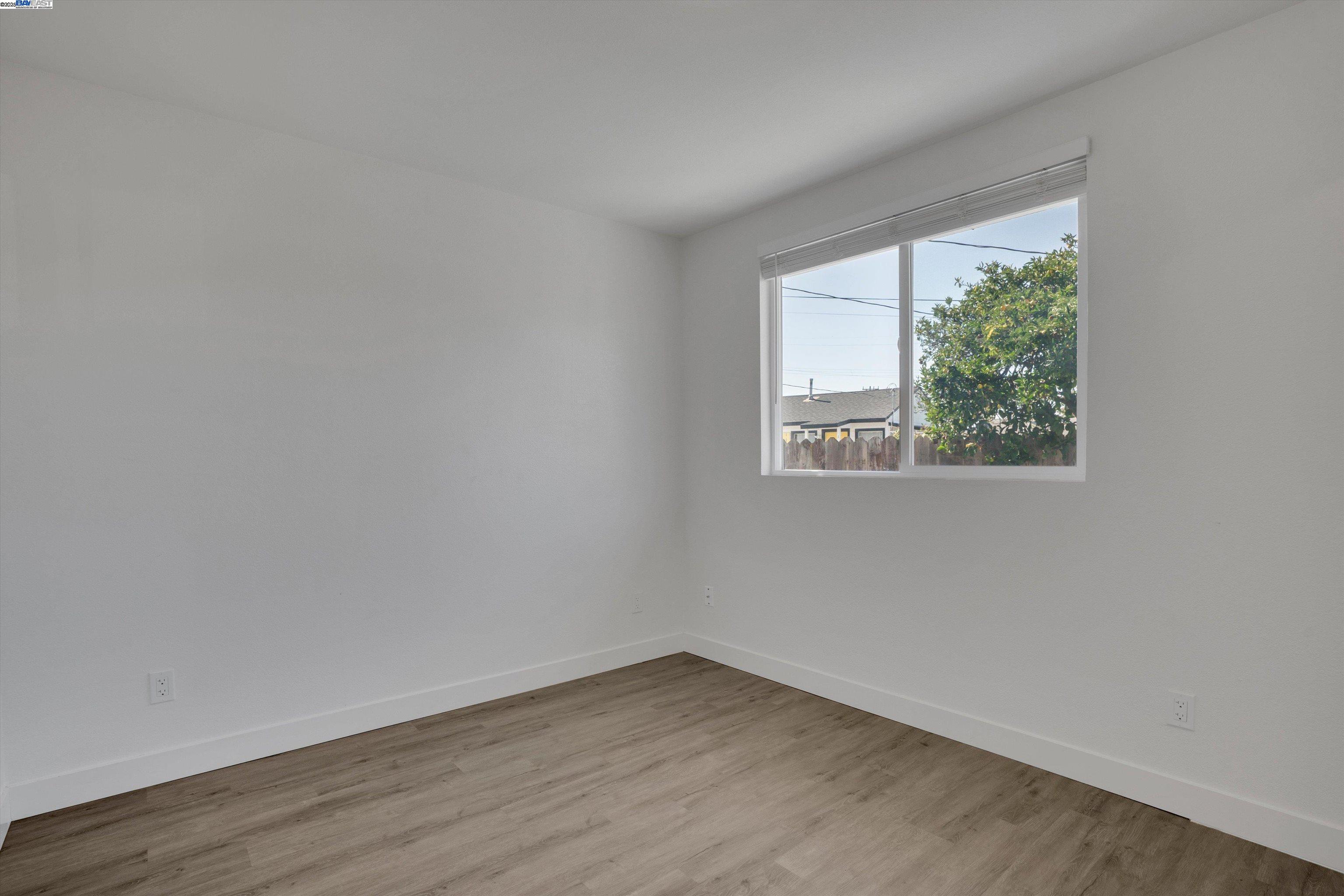 Detail Gallery Image 10 of 30 For 60 Railroad Ave, Rodeo,  CA 94572 - 5 Beds | 2 Baths