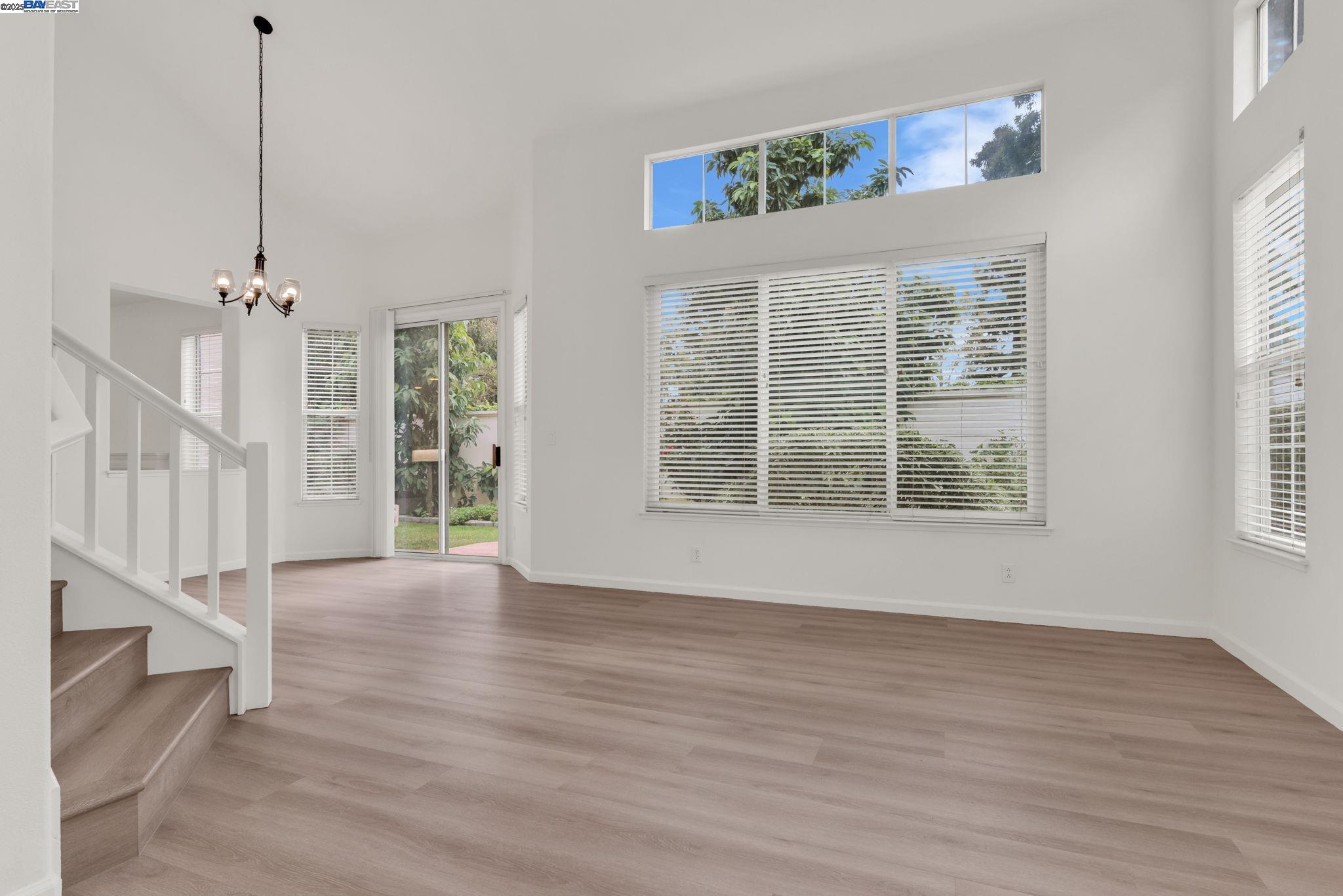 Detail Gallery Image 13 of 59 For 4380 Diavila Ave, Pleasanton,  CA 94588 - 3 Beds | 2/1 Baths