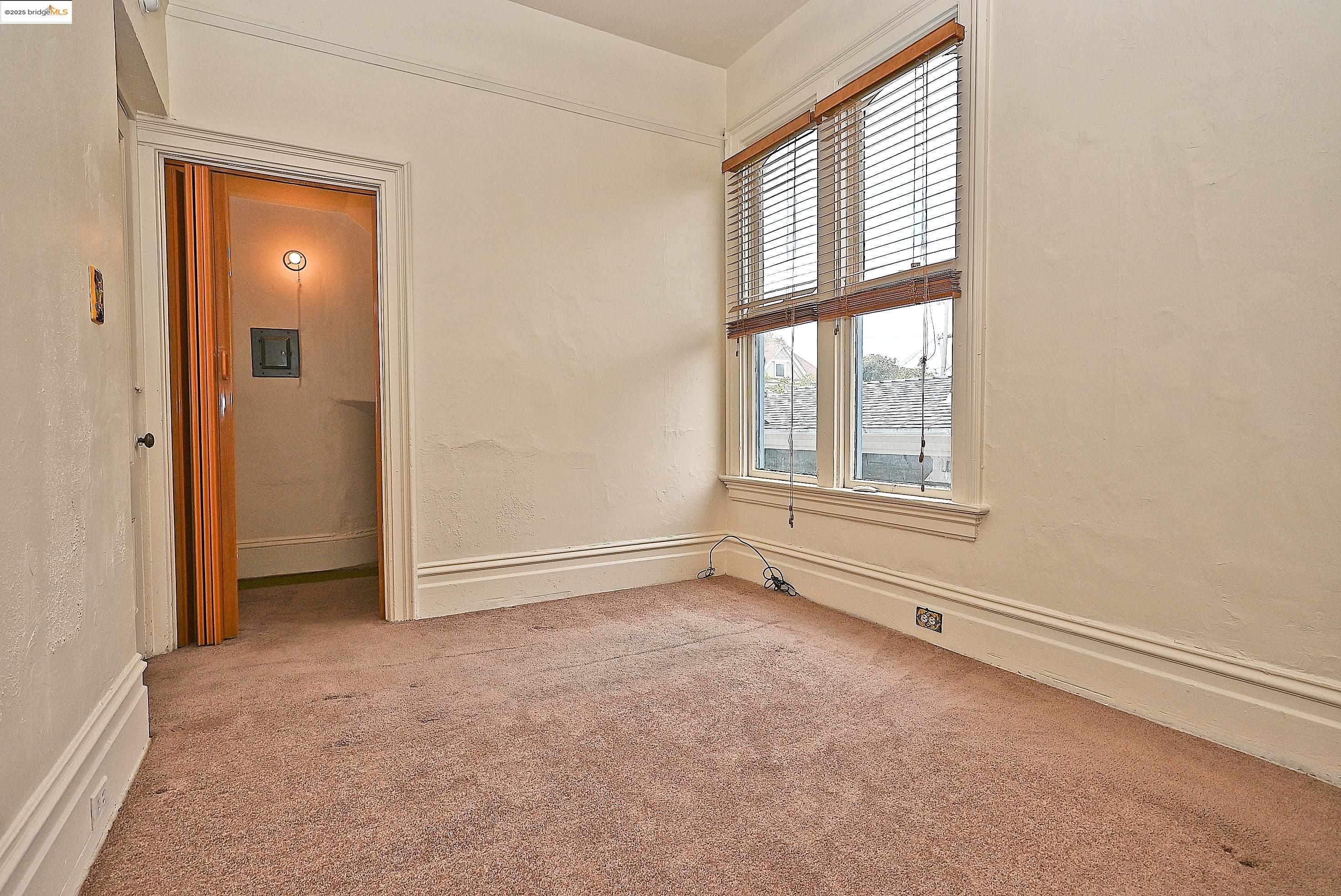 Detail Gallery Image 15 of 38 For 672 33rd St, Oakland,  CA 94609 - – Beds | – Baths