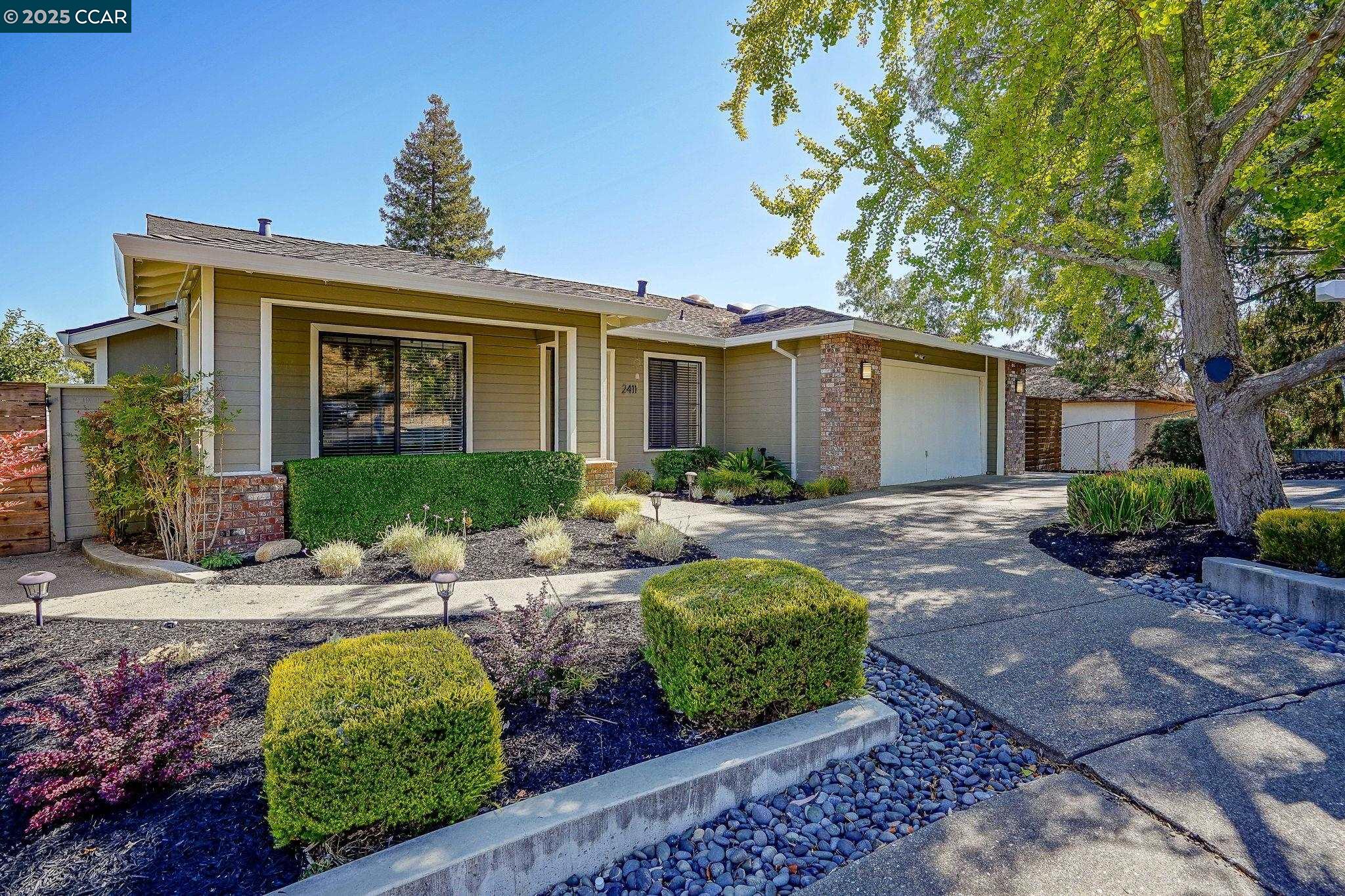 Front Image Thumbnail for CC41114700