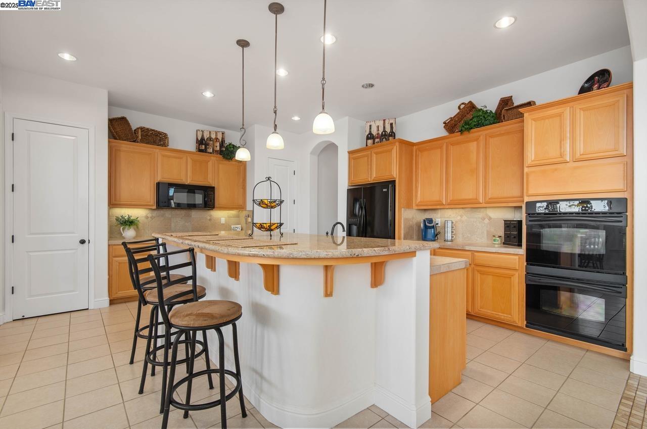 Detail Gallery Image 16 of 60 For 106 Glen View Ct, Copperopolis,  CA 95228 - 3 Beds | 2/1 Baths