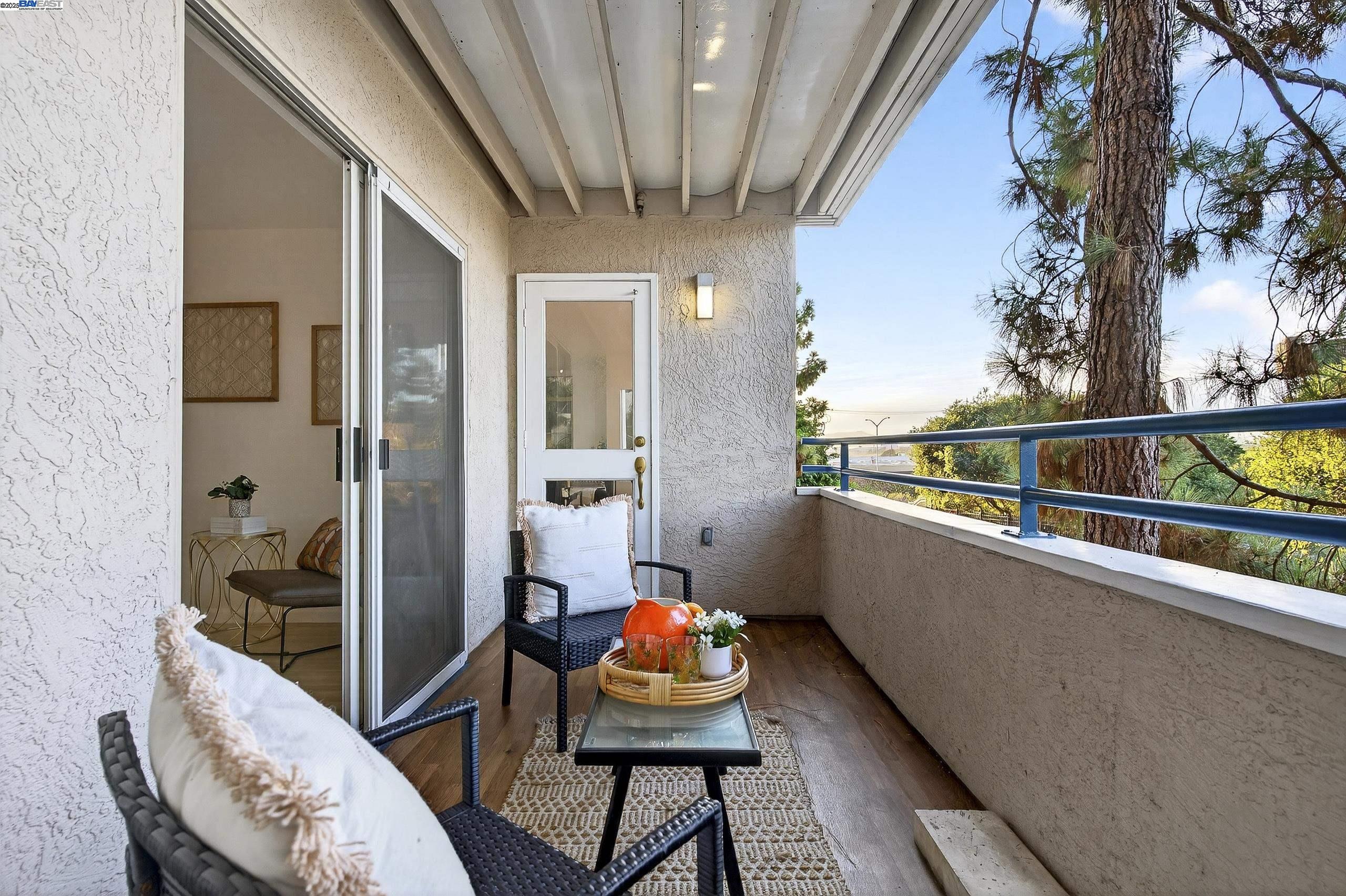 Detail Gallery Image 12 of 33 For 535 Pierce St #3114,  Albany,  CA 94706 - 2 Beds | 2 Baths