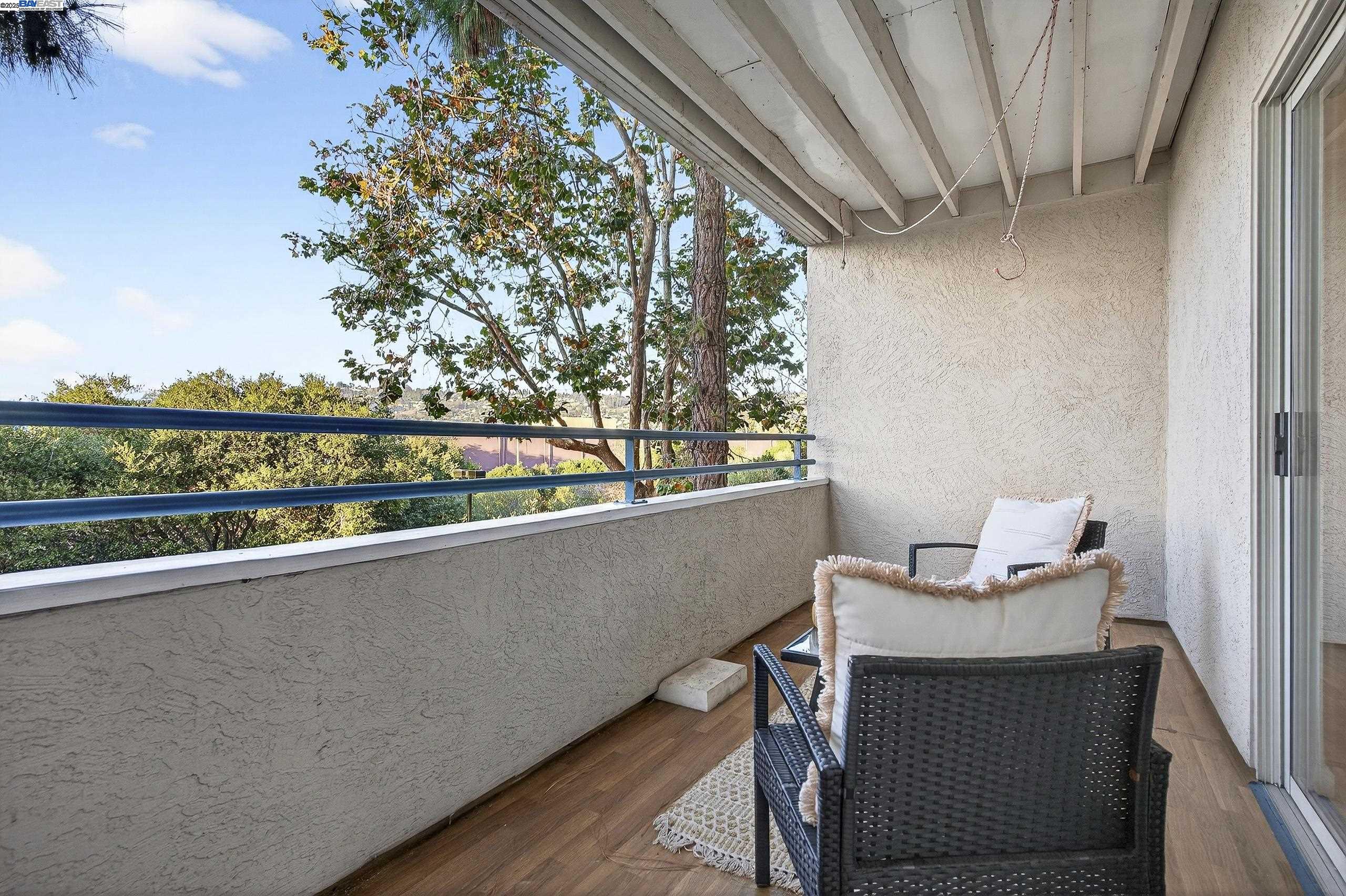 Detail Gallery Image 13 of 33 For 535 Pierce St #3114,  Albany,  CA 94706 - 2 Beds | 2 Baths