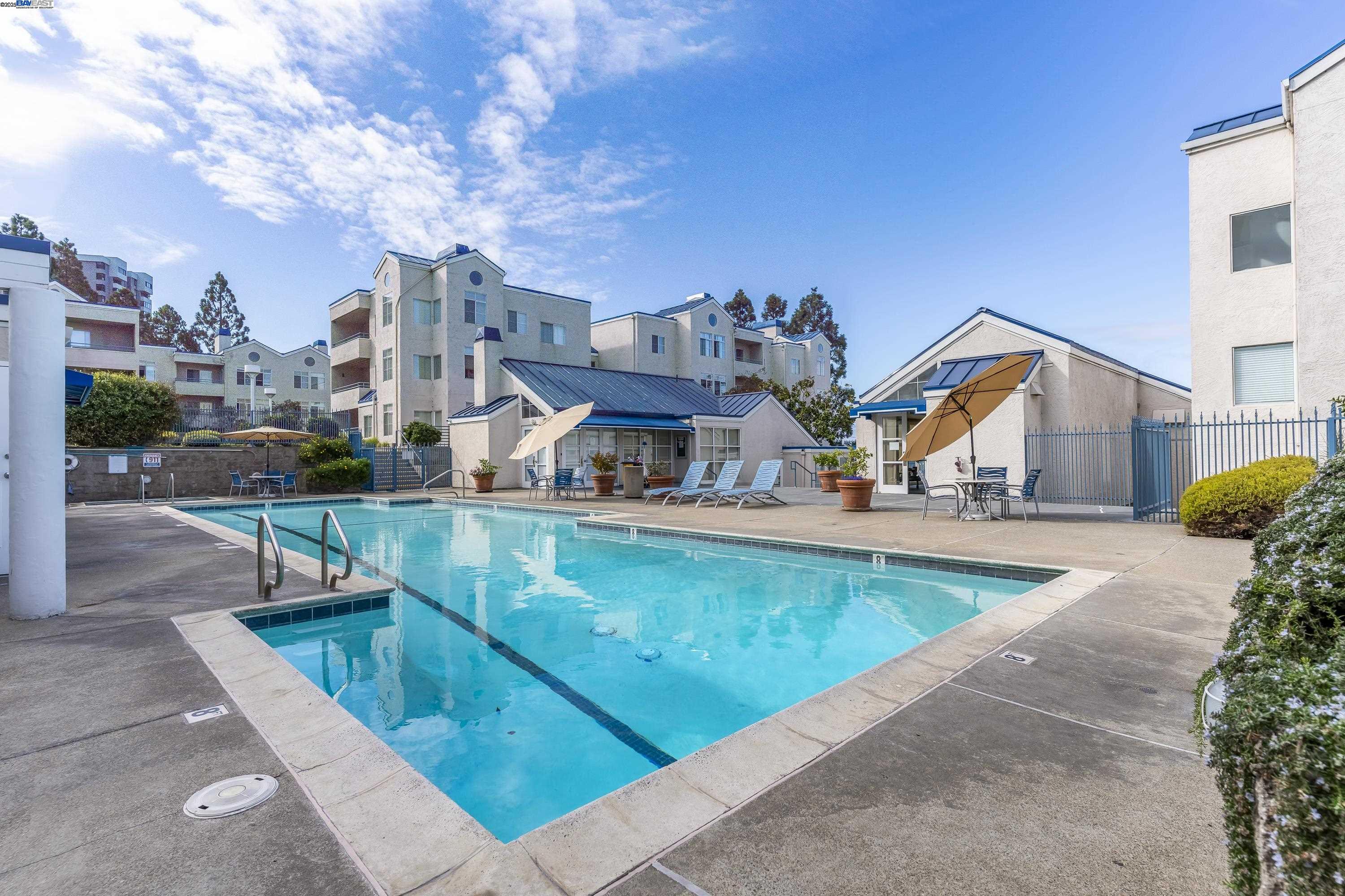 Detail Gallery Image 24 of 33 For 535 Pierce St #3114,  Albany,  CA 94706 - 2 Beds | 2 Baths