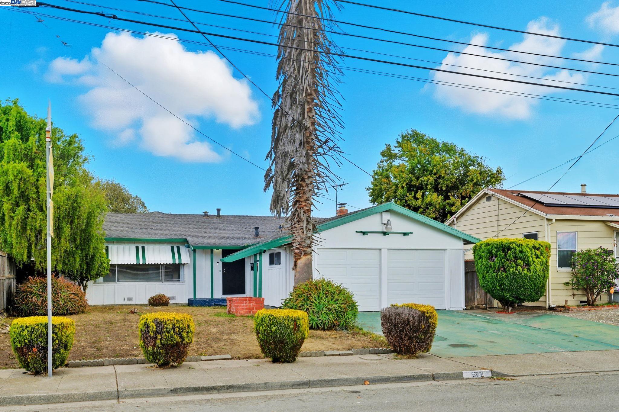 Detail Gallery Image 3 of 49 For 372 S 39th St, Richmond,  CA 94804 - 3 Beds | 2/1 Baths