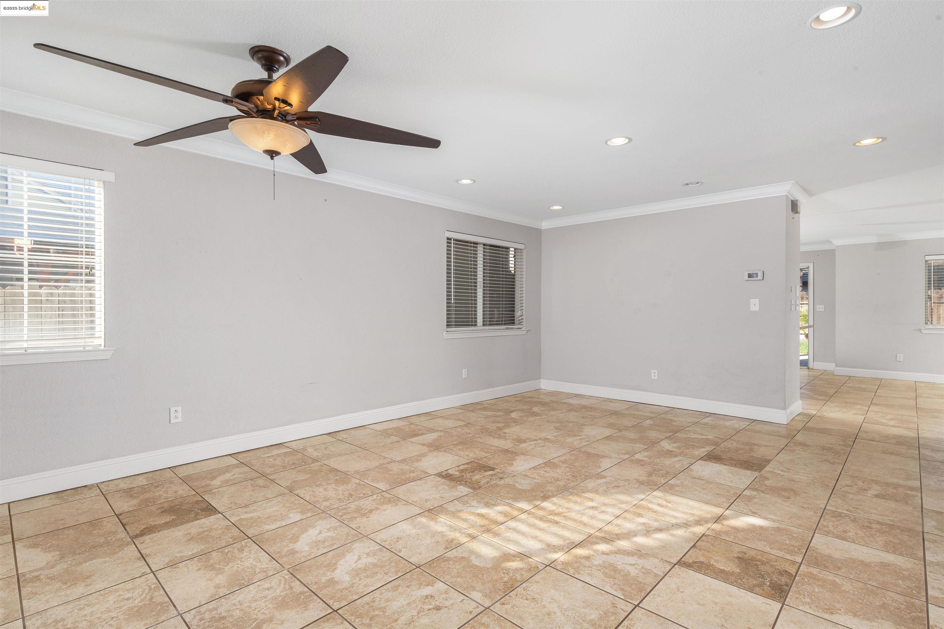 Detail Gallery Image 3 of 31 For 3965 Regatta Dr, Discovery Bay,  CA 94505 - 5 Beds | 3 Baths