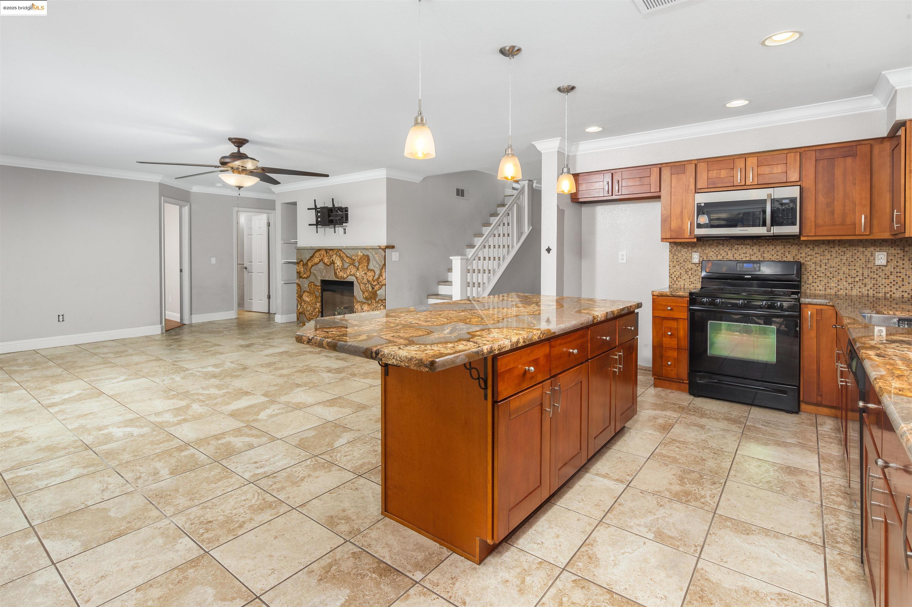 Detail Gallery Image 8 of 31 For 3965 Regatta Dr, Discovery Bay,  CA 94505 - 5 Beds | 3 Baths