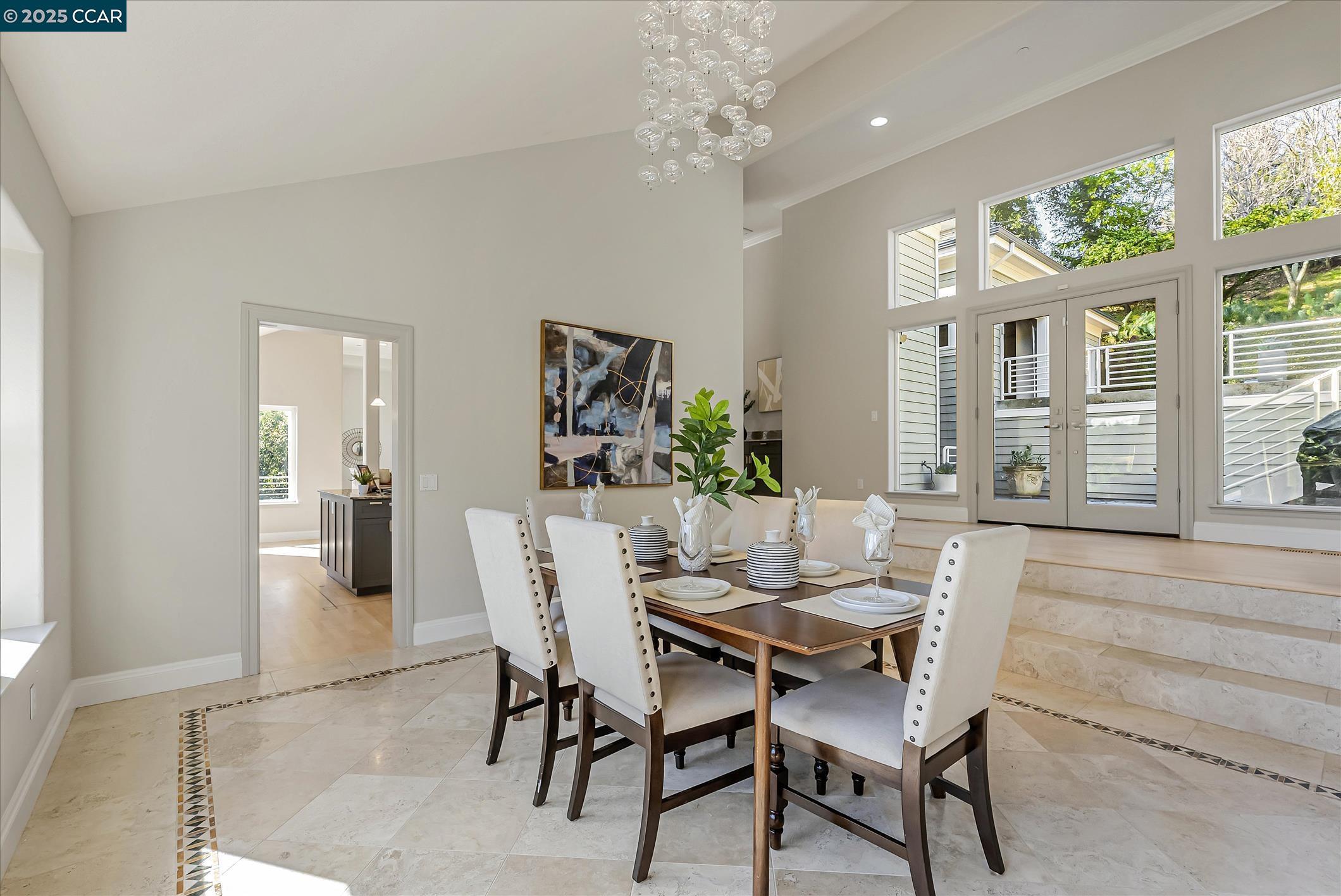 Detail Gallery Image 18 of 43 For 4 Berrybrook Hollow, Orinda,  CA 94563 - 4 Beds | 3/1 Baths