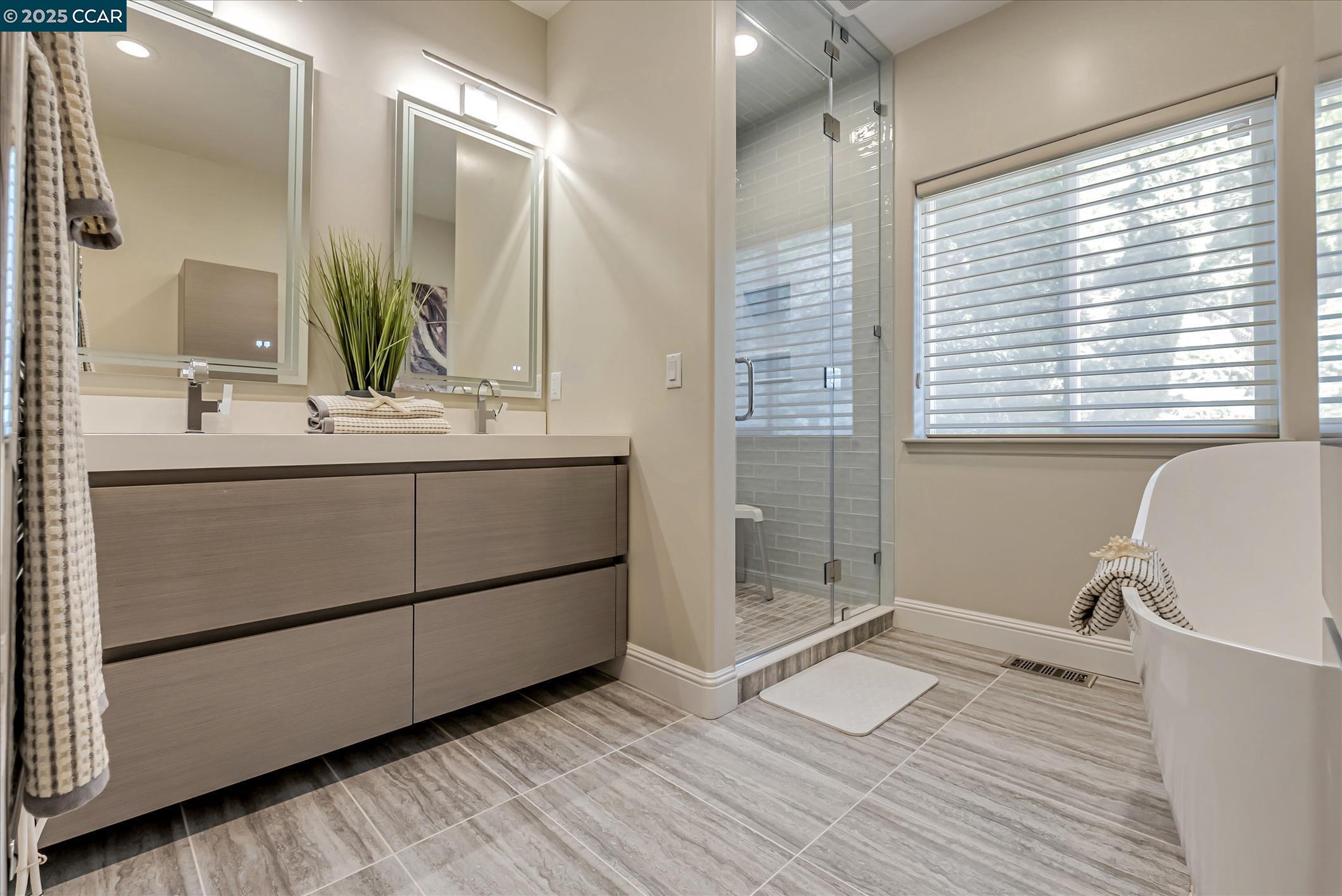 Detail Gallery Image 33 of 43 For 4 Berrybrook Hollow, Orinda,  CA 94563 - 4 Beds | 3/1 Baths