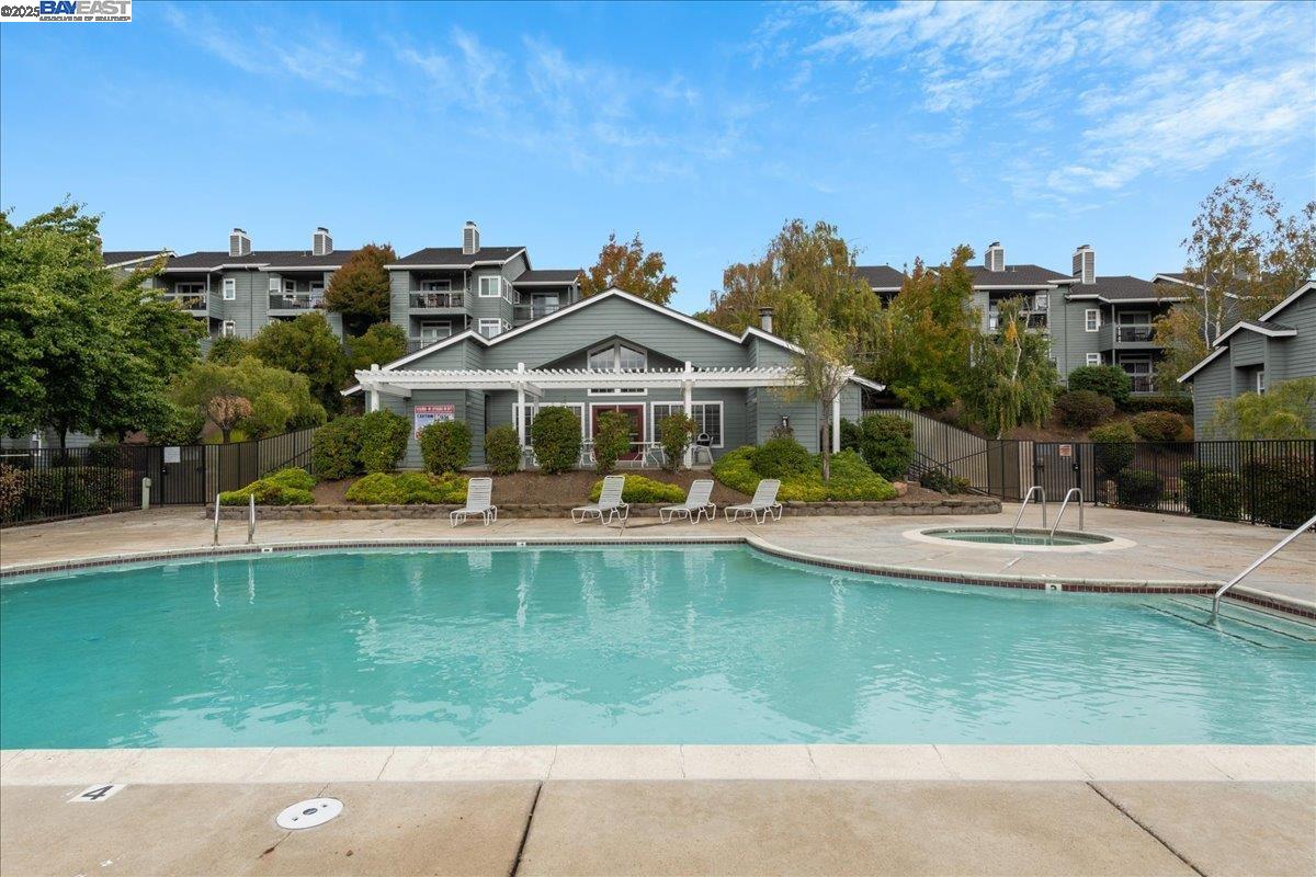 Detail Gallery Image 32 of 46 For 7540 Canyon Meadow Cir #D,  Pleasanton,  CA 94588 - 2 Beds | 2 Baths