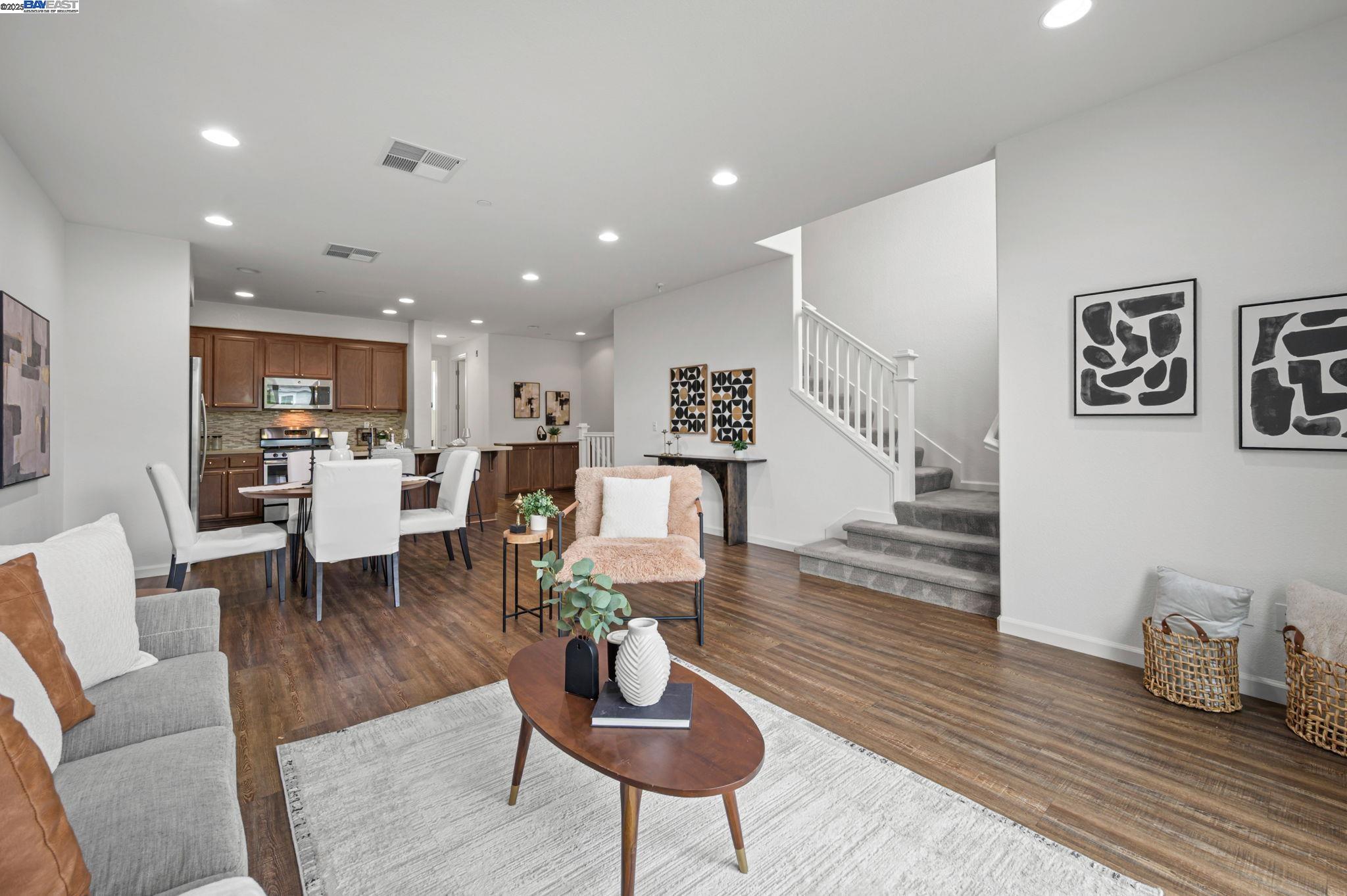 Detail Gallery Image 25 of 55 For 2336 Carbondale Way, Dublin,  CA 94568 - 4 Beds | 4 Baths