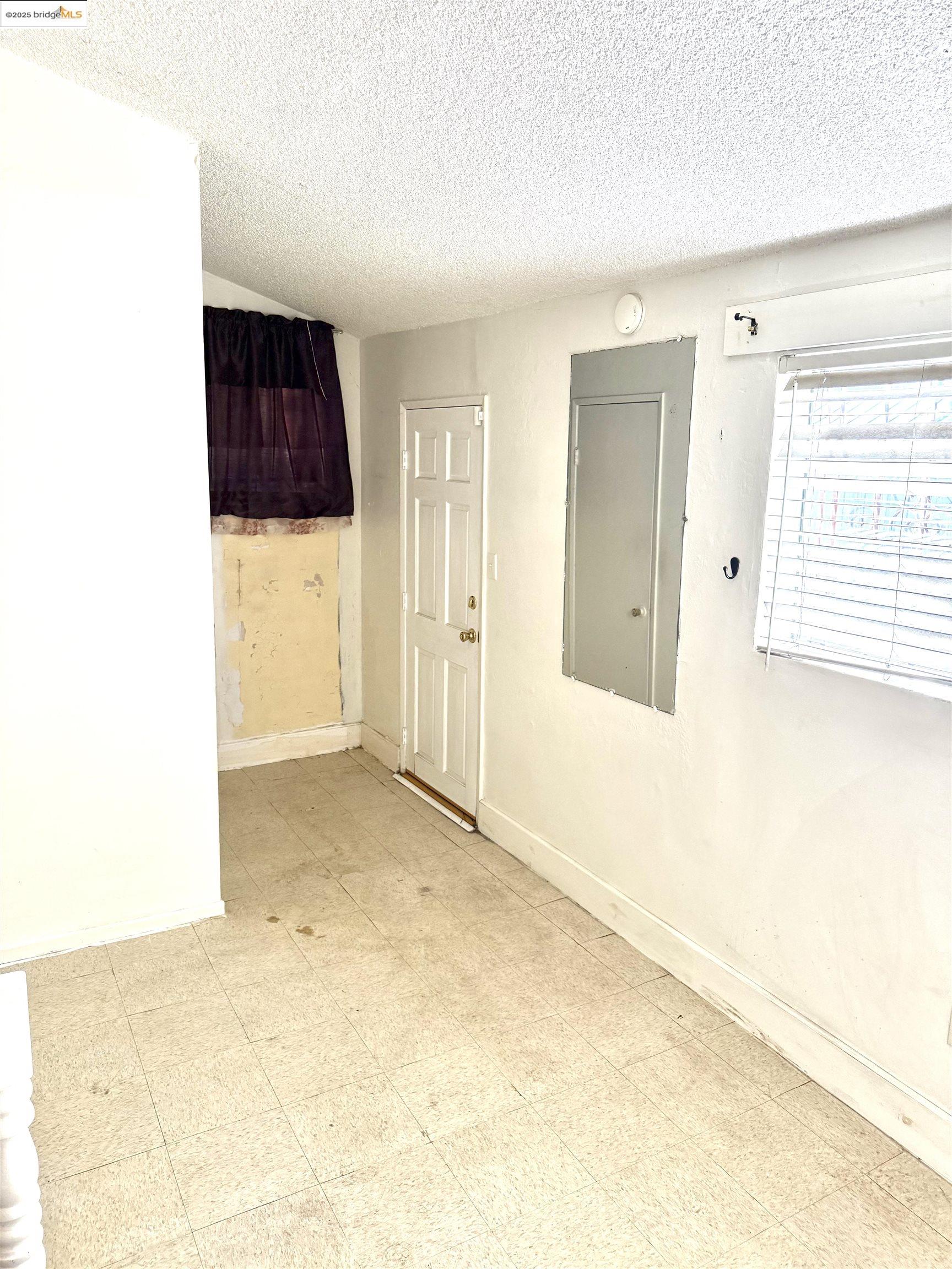 Detail Gallery Image 12 of 17 For 2823 S La Salle Ave, Los Angeles,  CA 90018 - 2 Beds | 1 Baths